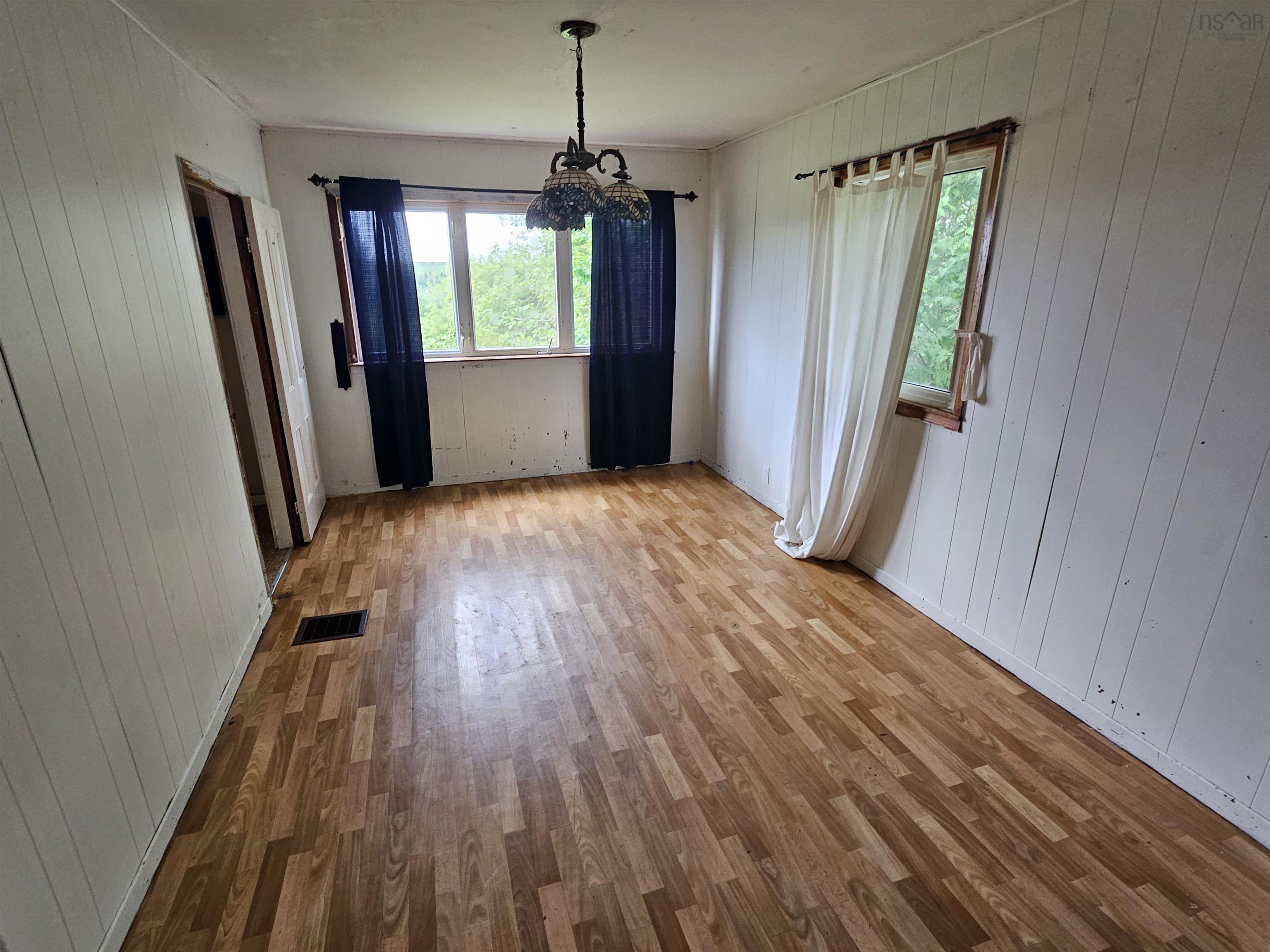 $269,900.00: 9902 204 Highway, South Victoria
