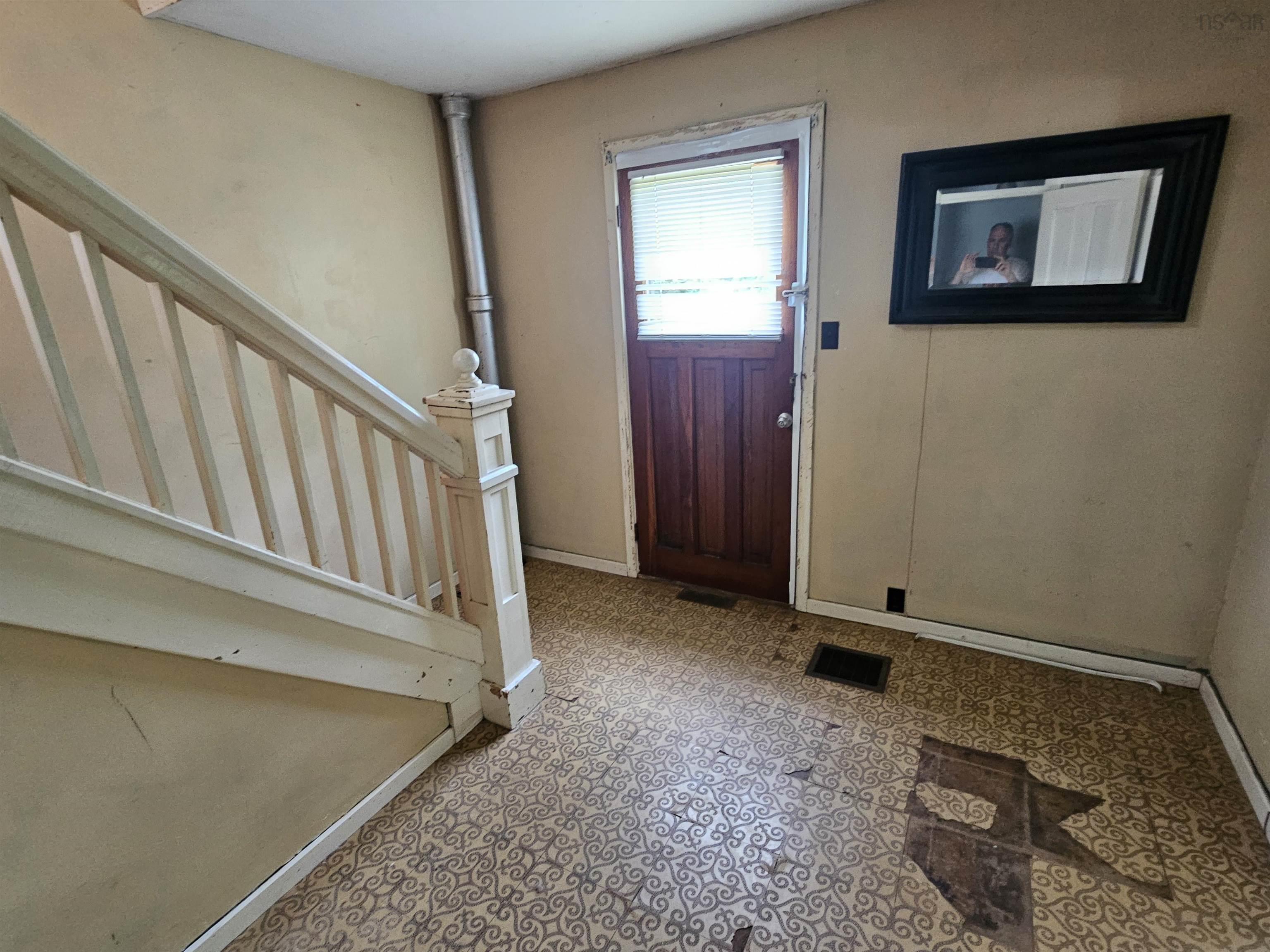 $269,900.00: 9902 204 Highway, South Victoria