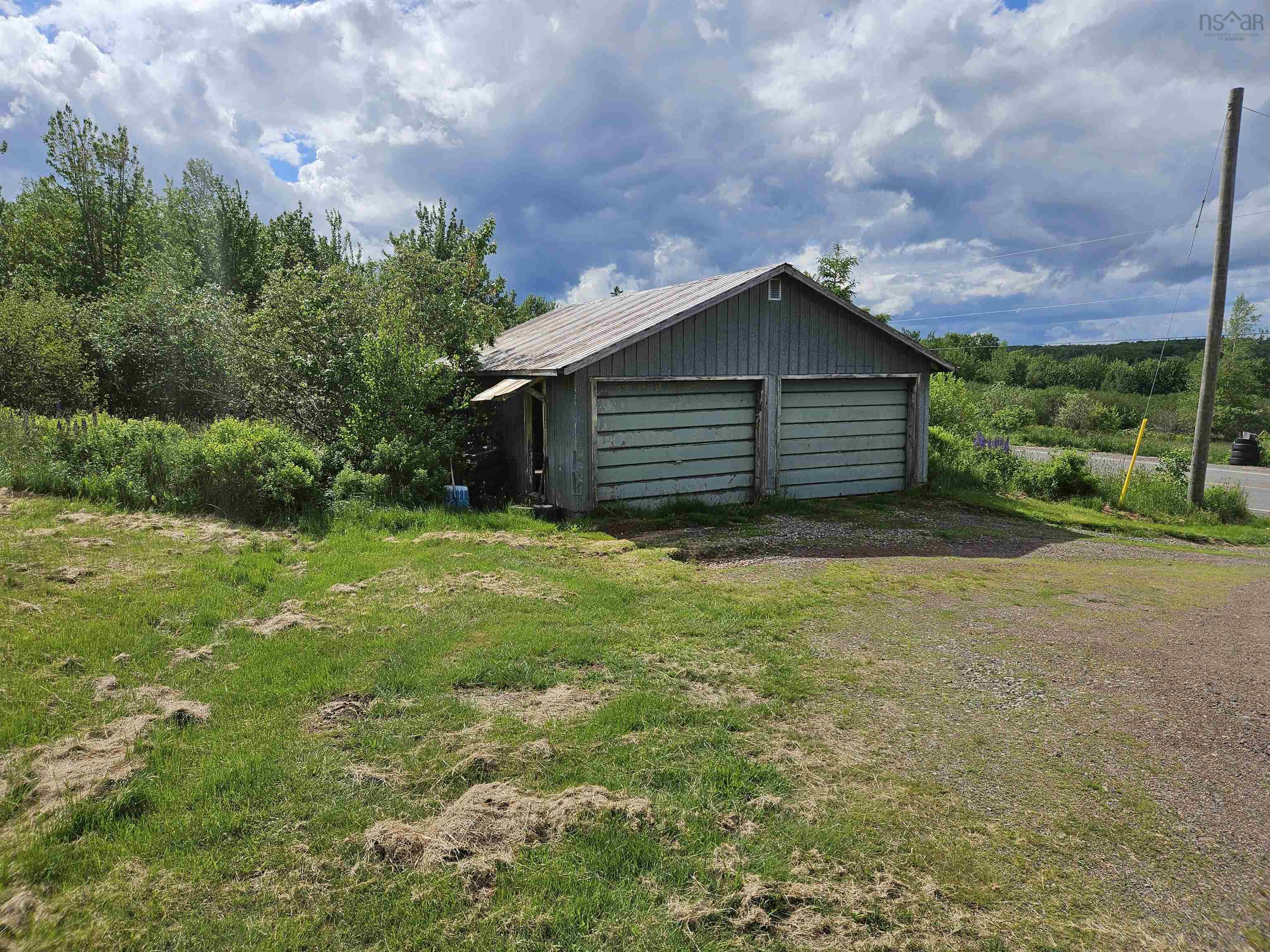 $269,900.00: 9902 204 Highway, South Victoria