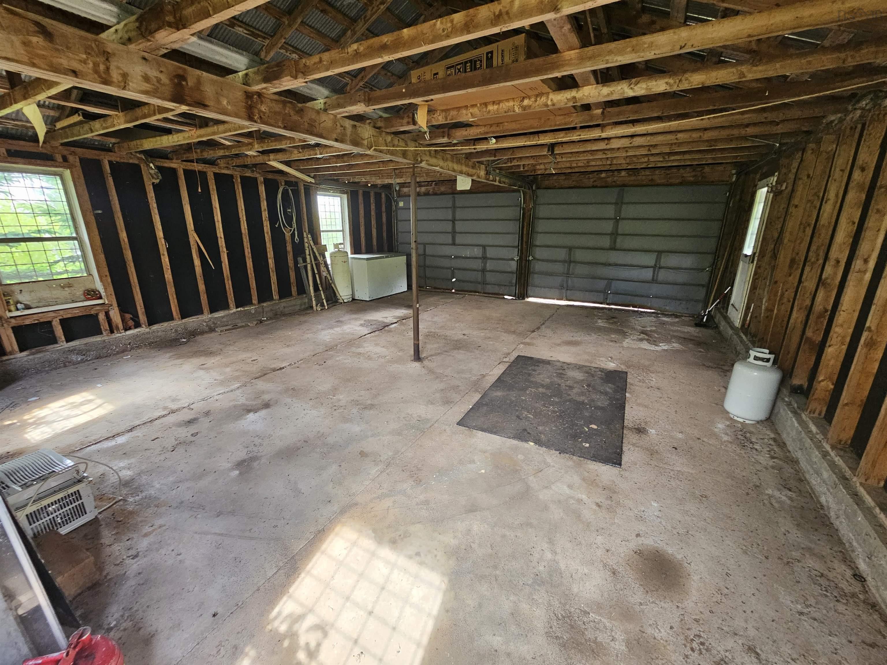 $269,900.00: 9902 204 Highway, South Victoria