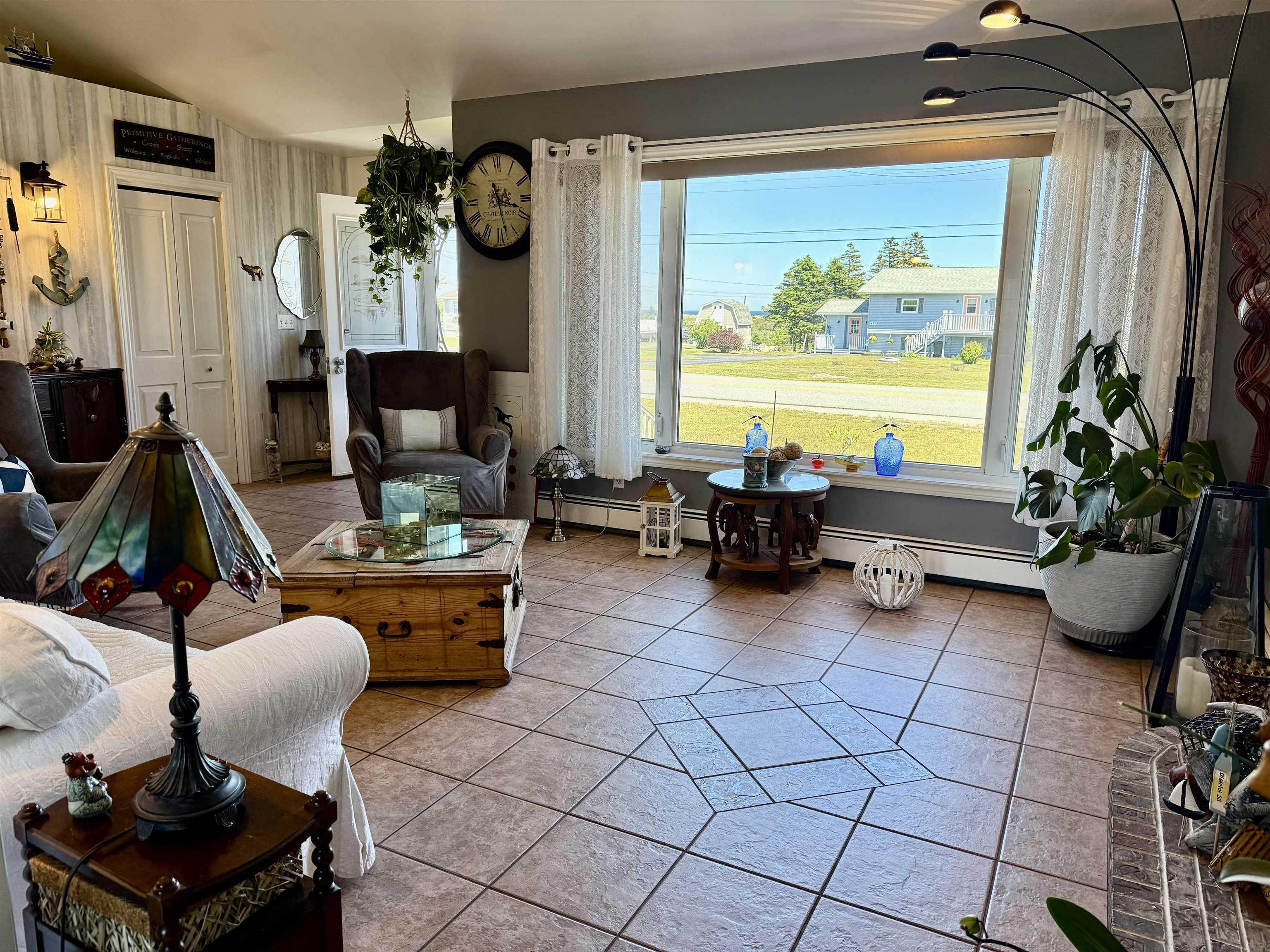$349,000.00: 456 Centreville South Side Road, South Side
