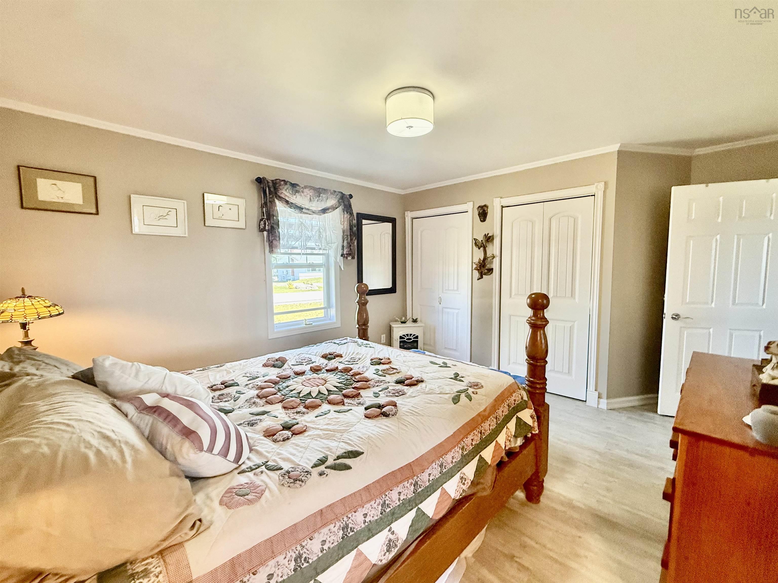 $349,000.00: 456 Centreville South Side Road, South Side