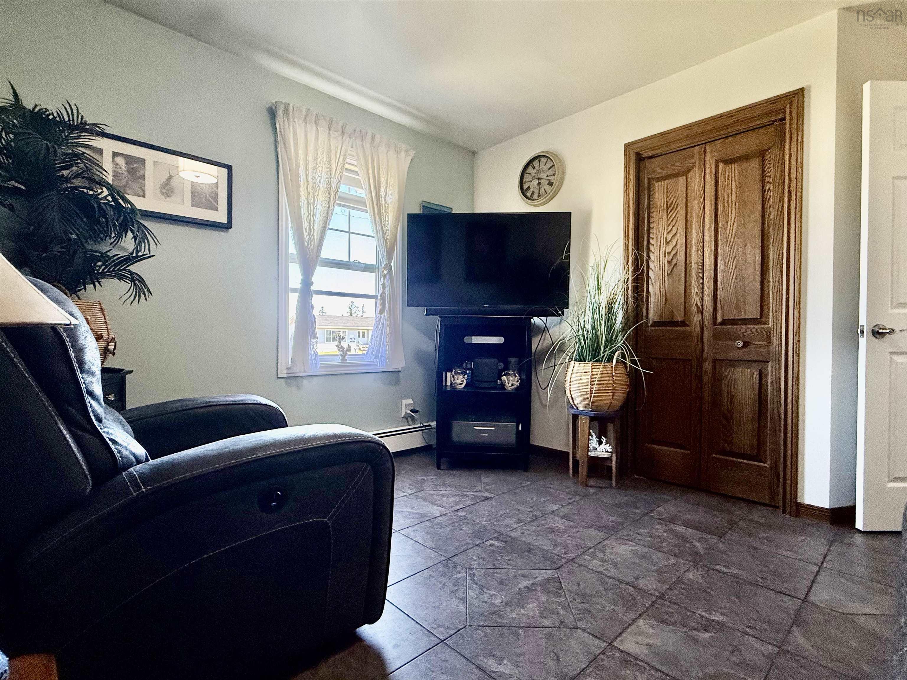 $349,000.00: 456 Centreville South Side Road, South Side