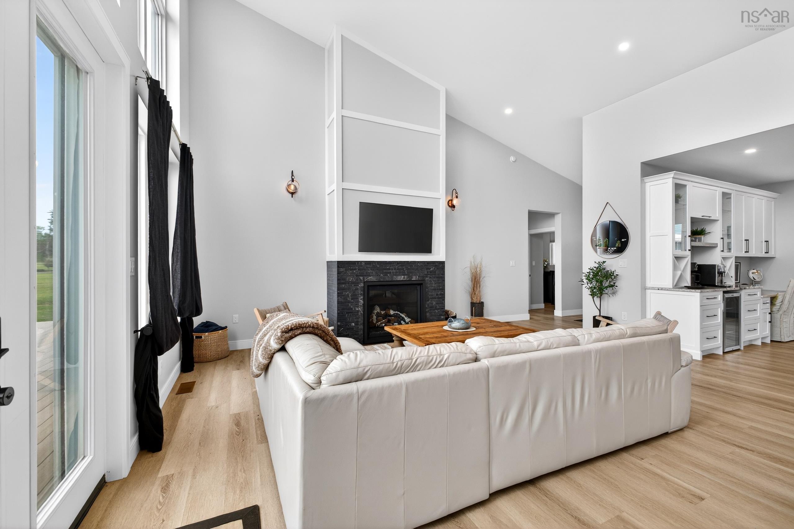 $1,200,000.00: 45 KEIFERD SHORE Lane, Gulf Shore