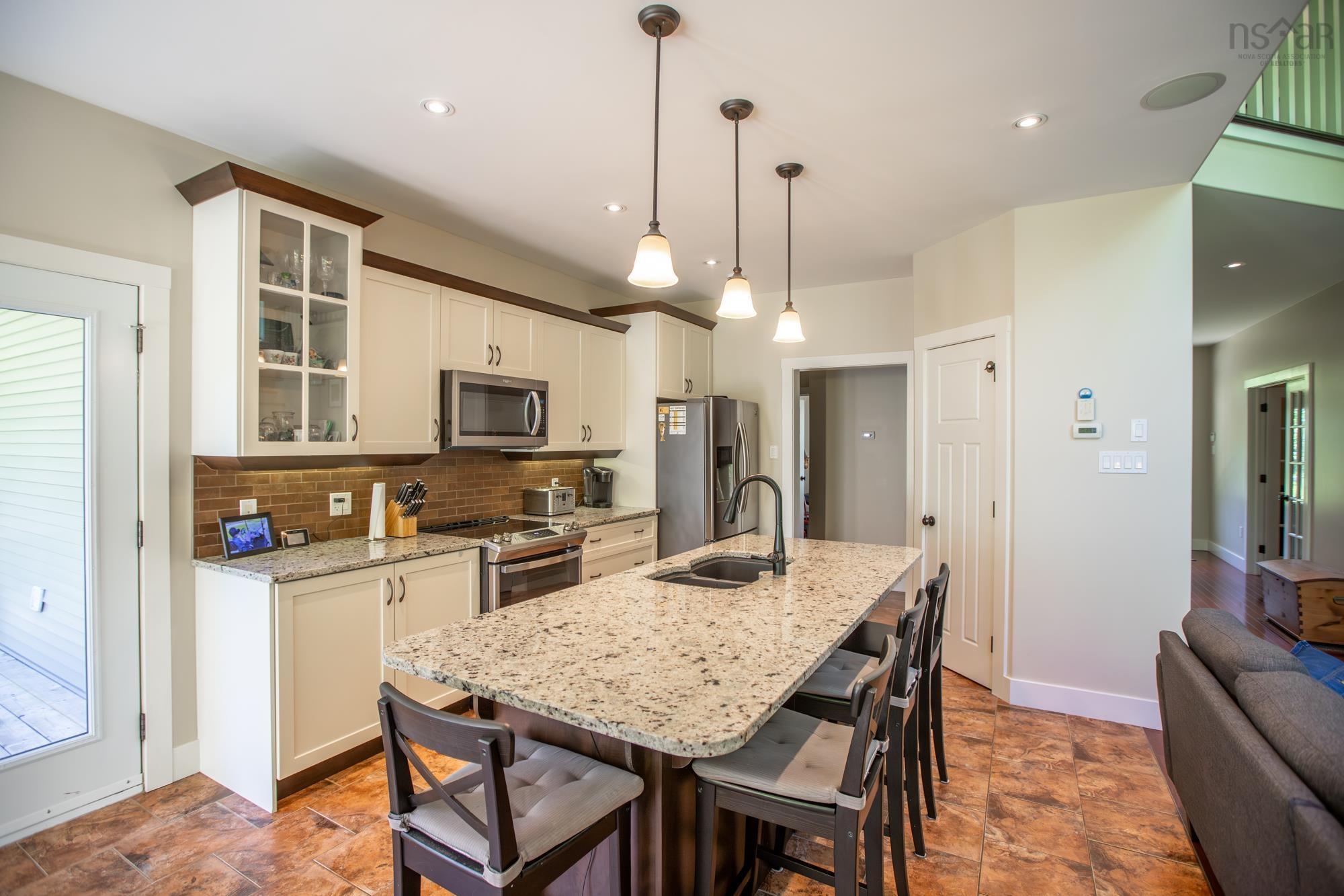 $699,900.00: 11 Kuryluk Court, Kinsac