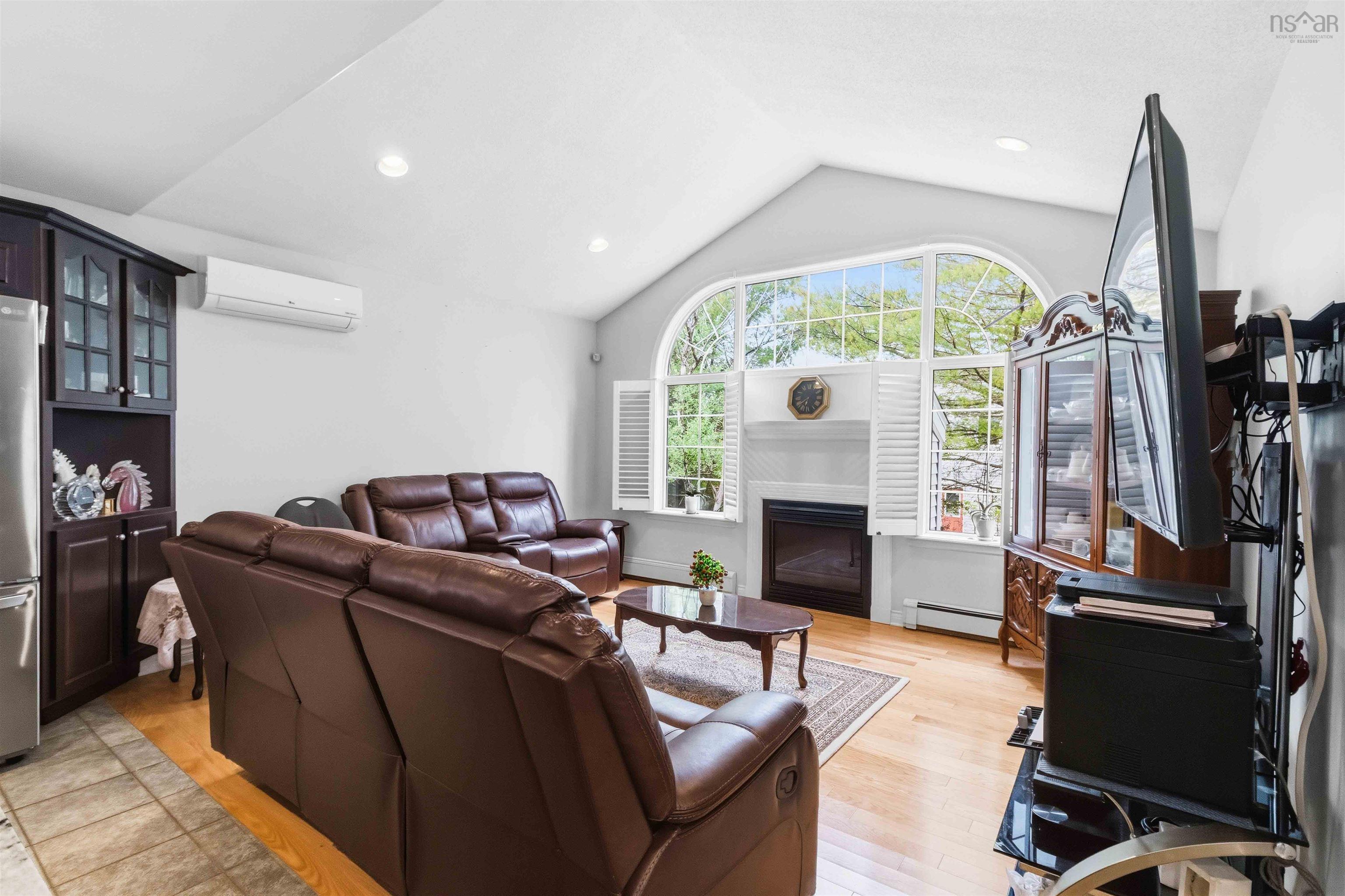 $789,000.00: 36 Roxham Close, Clayton Park