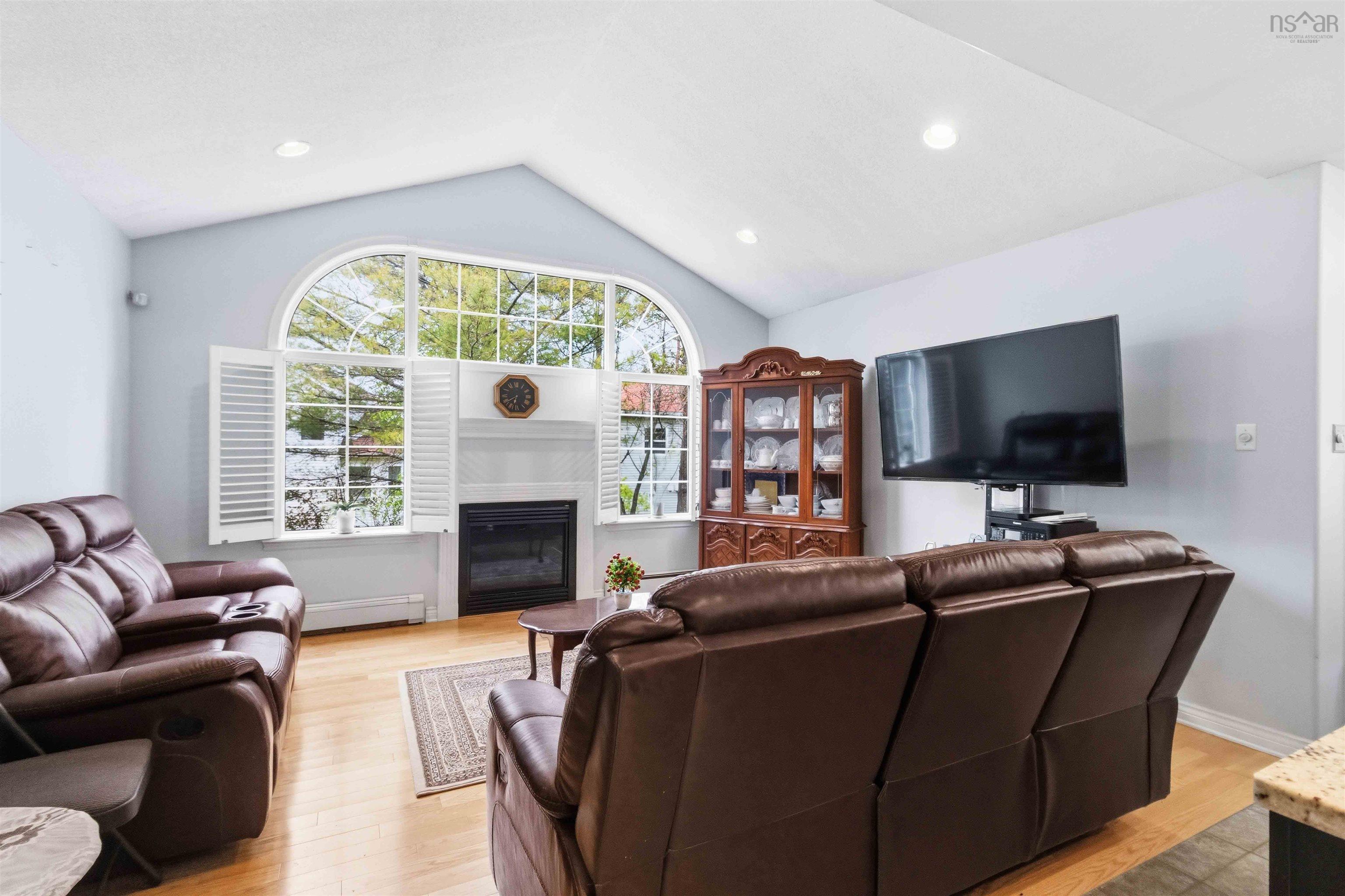 $789,000.00: 36 Roxham Close, Clayton Park