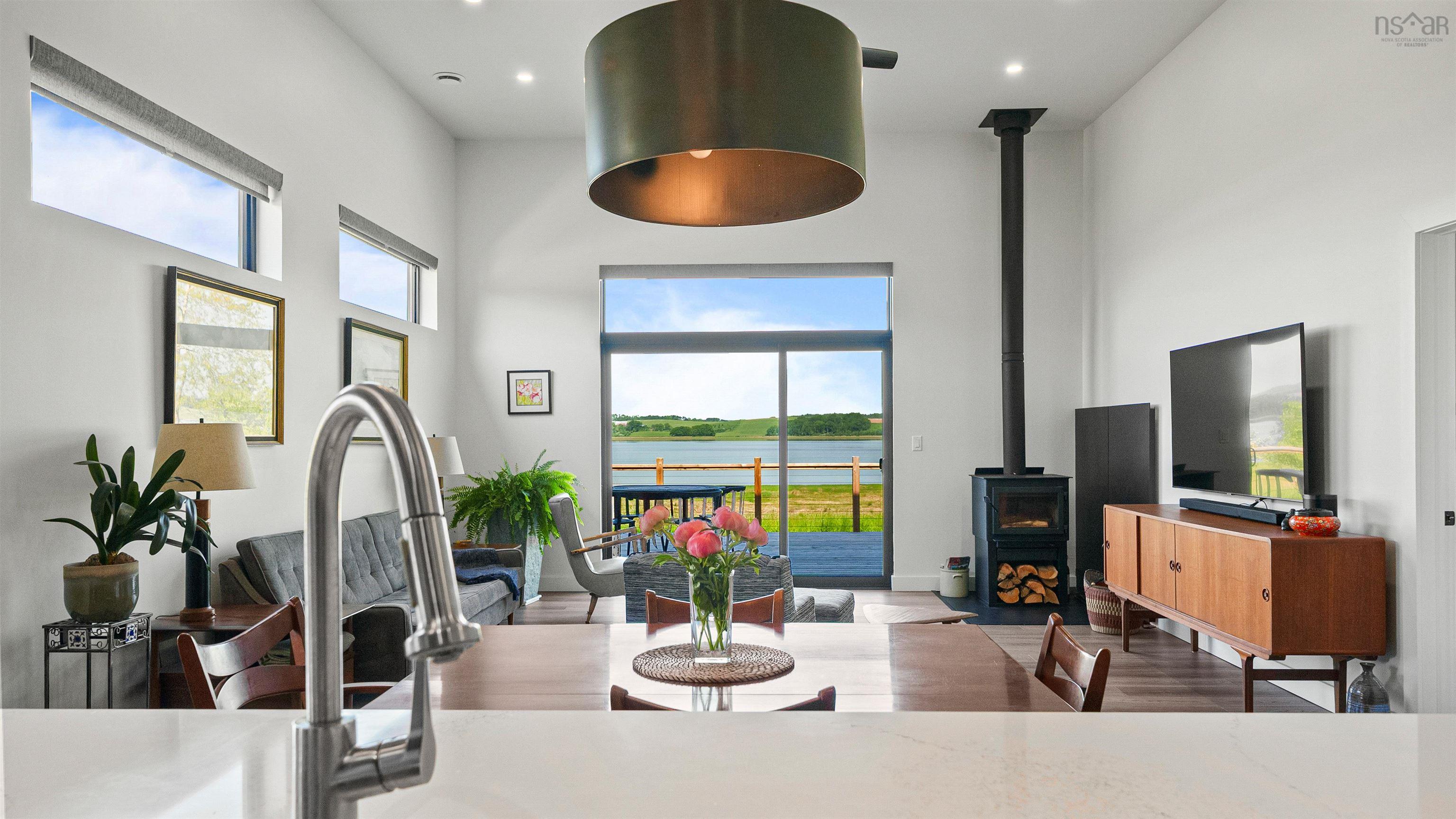 $685,000.00: 7 New Town Road, Avondale