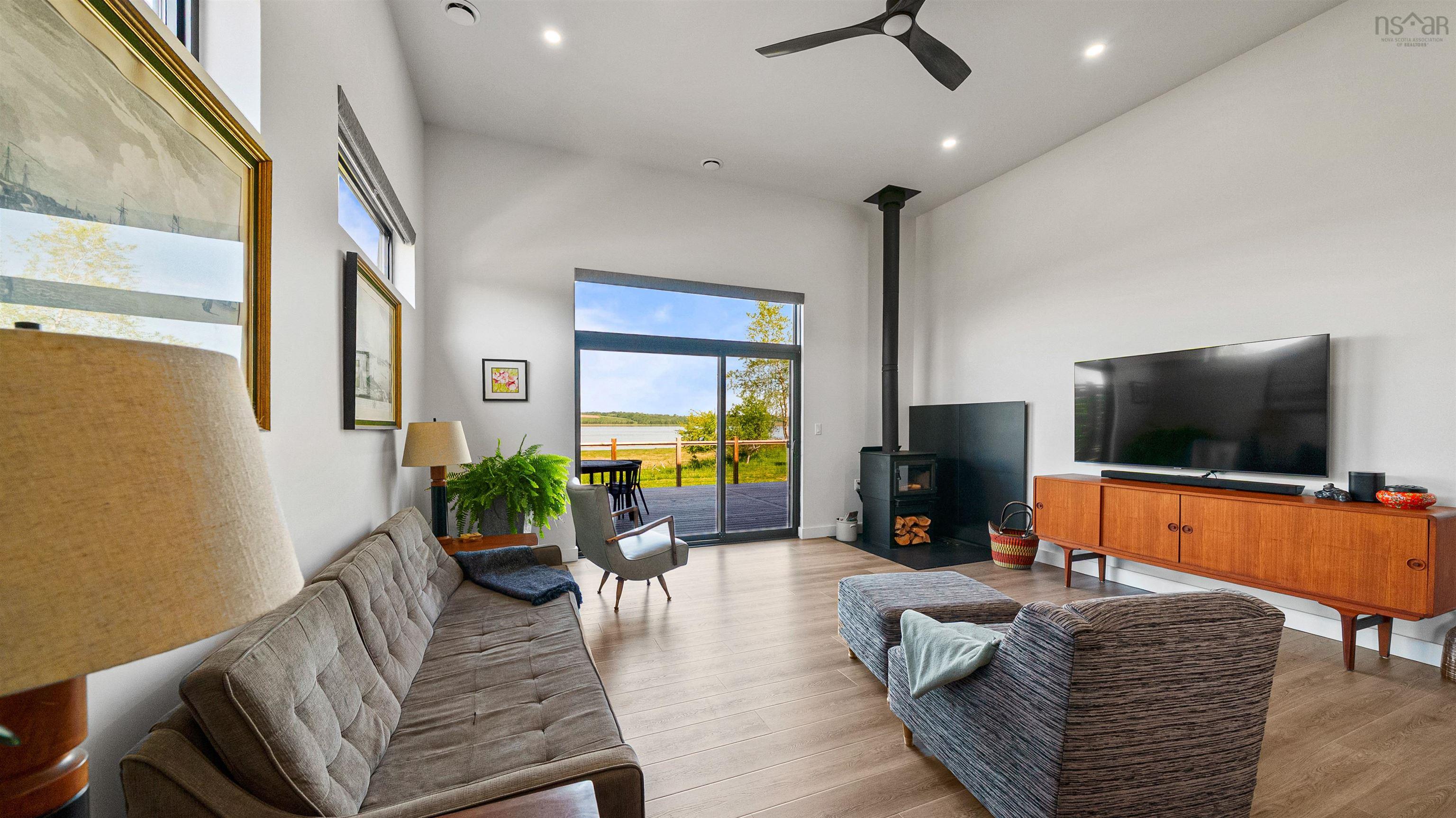 $685,000.00: 7 New Town Road, Avondale