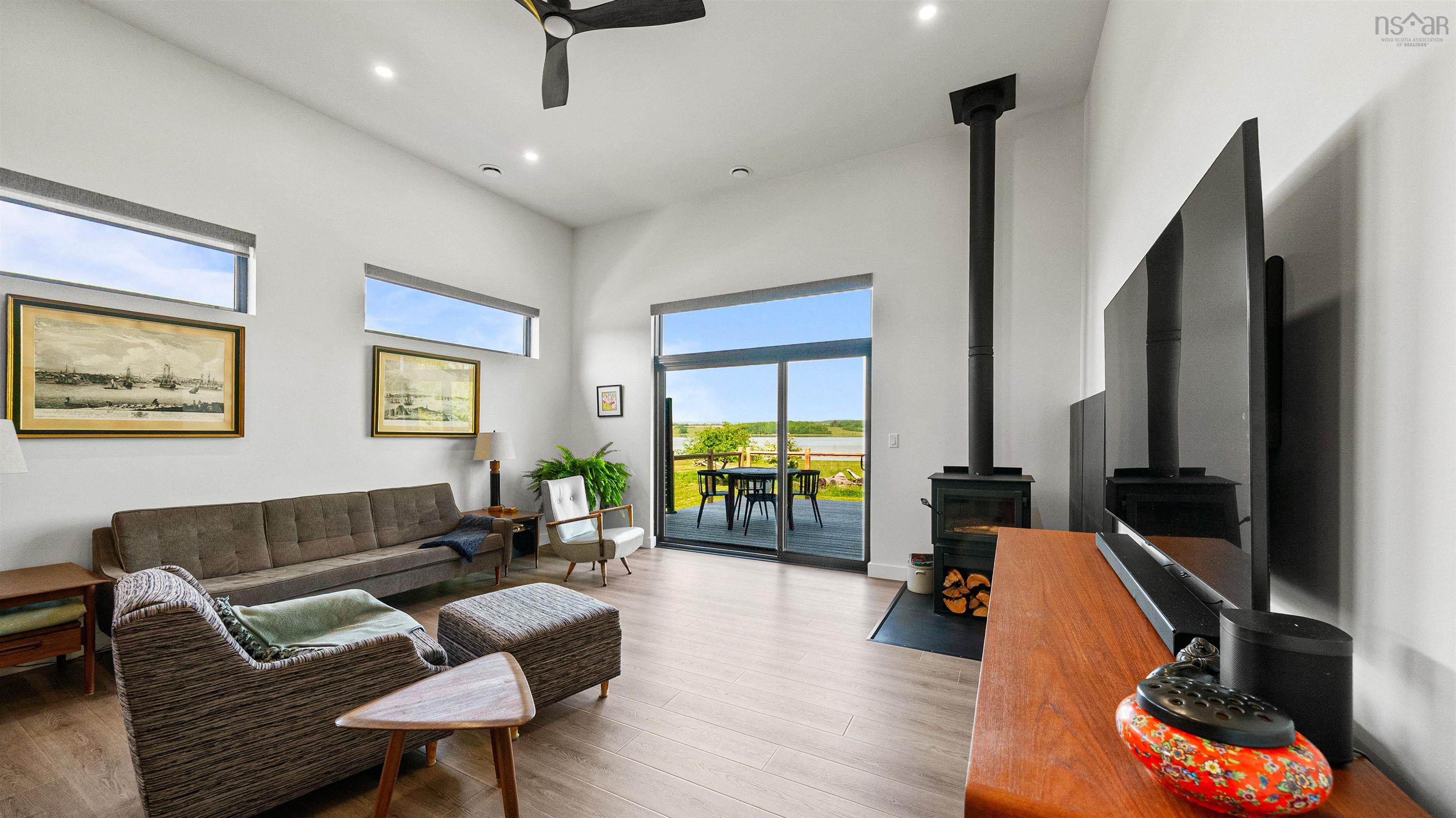 $685,000.00: 7 New Town Road, Avondale