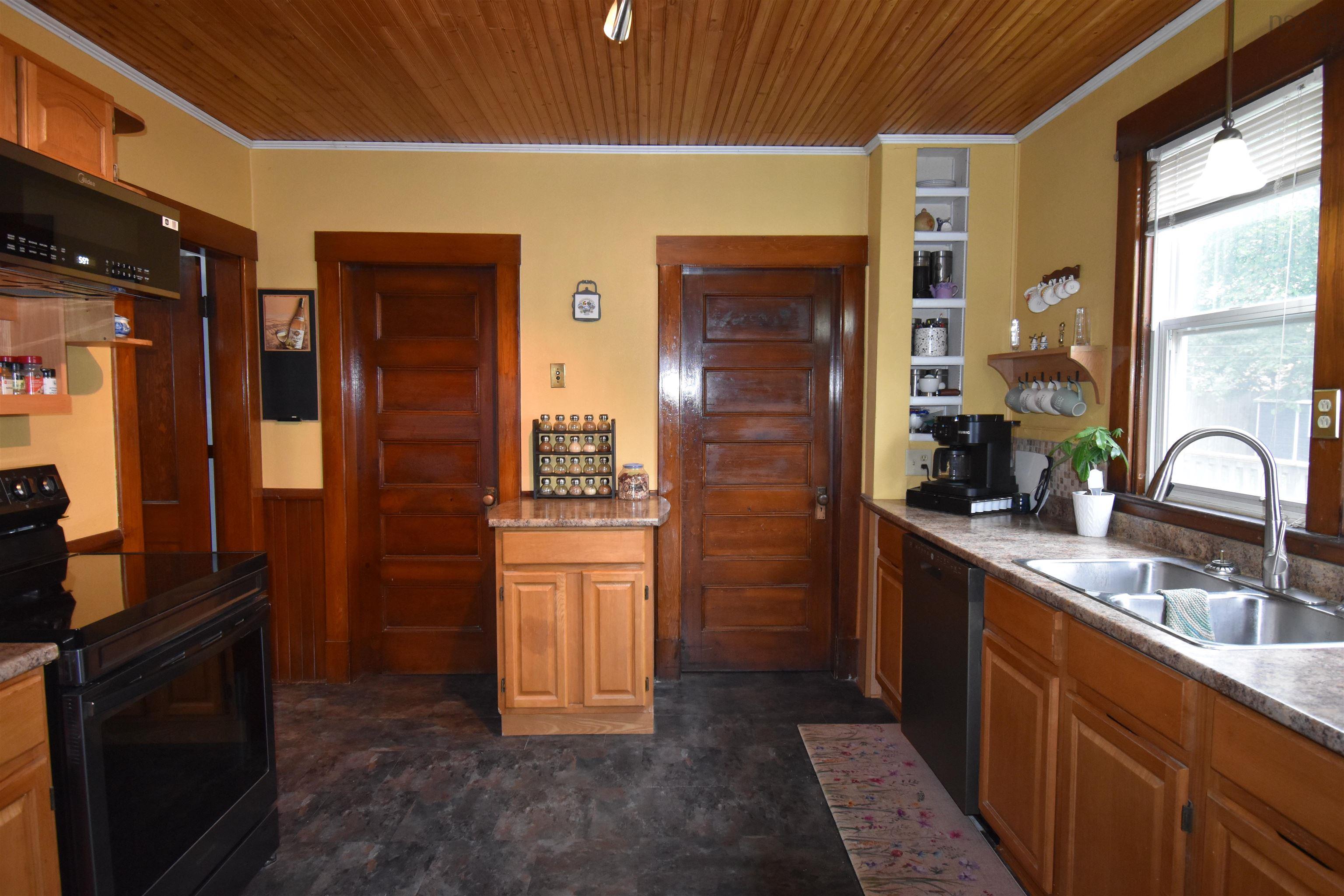 $329,900.00: 21 COTTAGE Street, Truro
