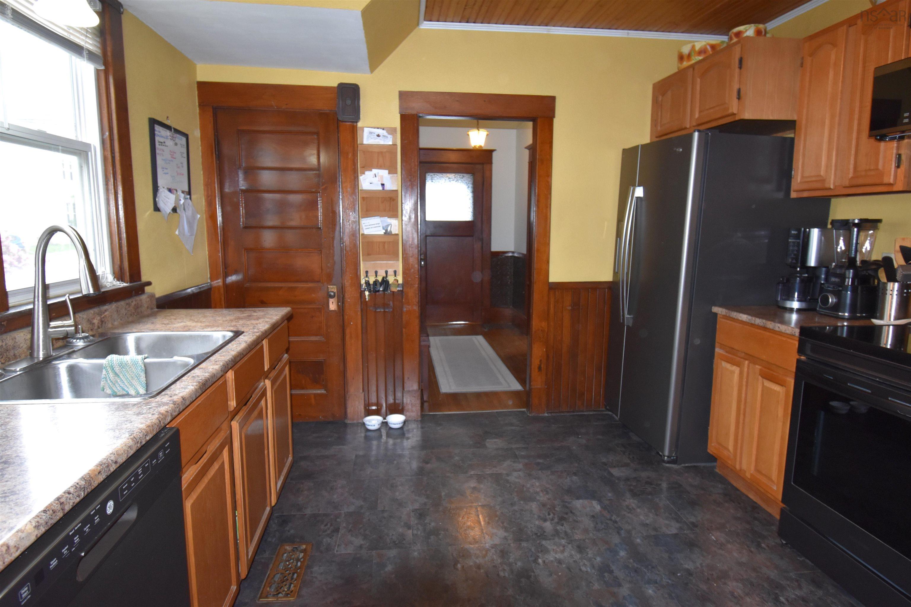 $329,900.00: 21 COTTAGE Street, Truro
