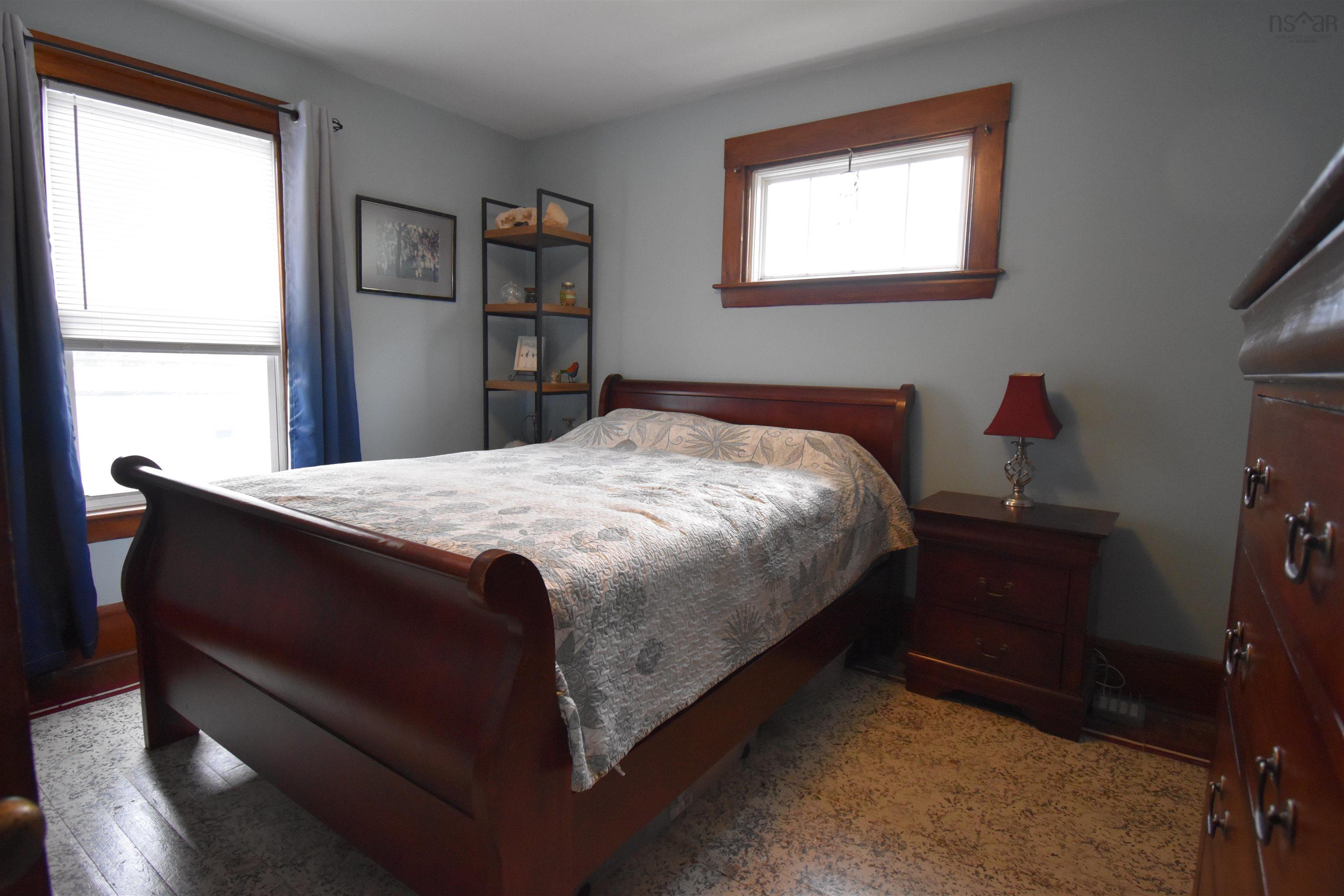 $329,900.00: 21 COTTAGE Street, Truro