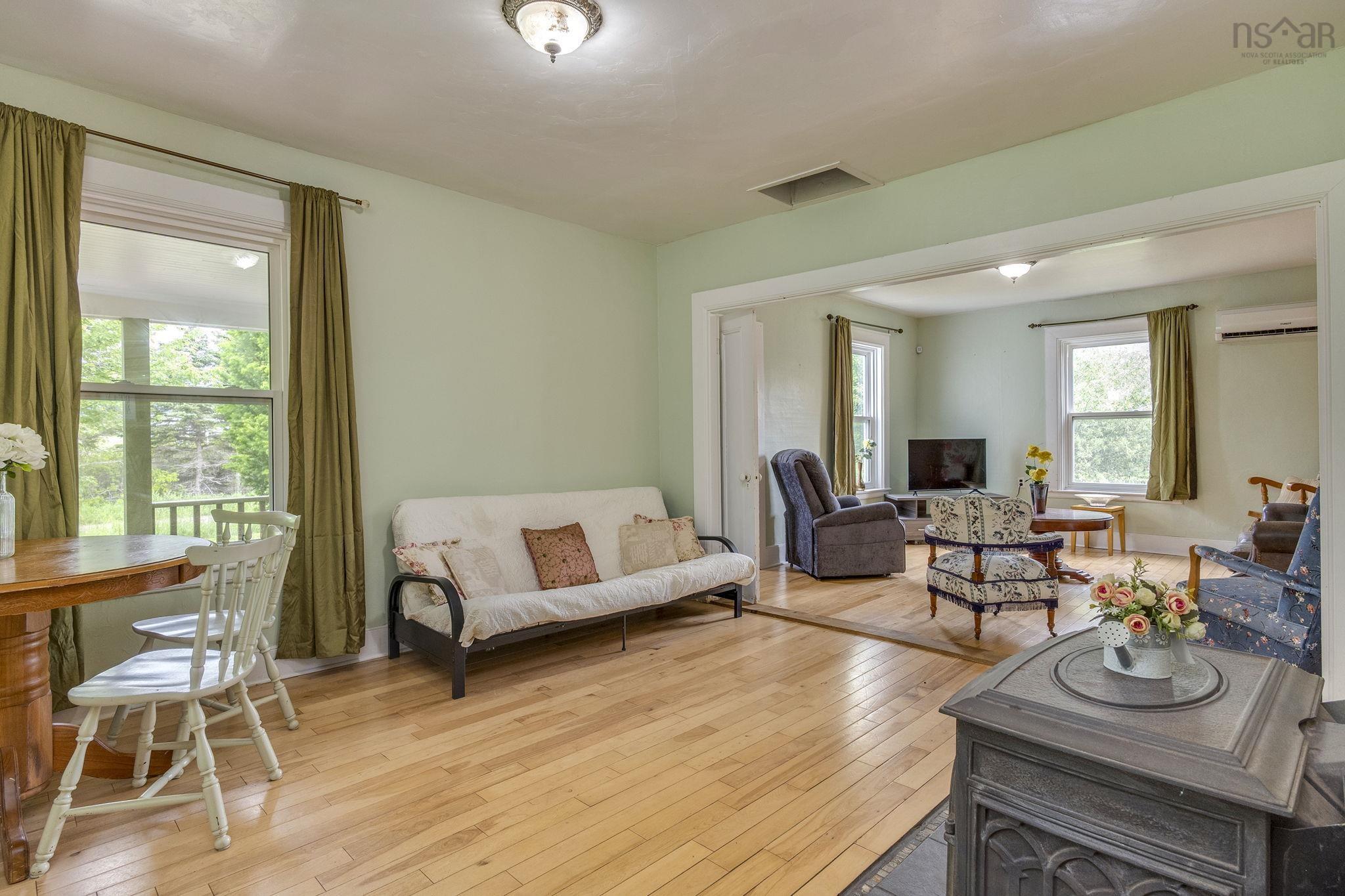 $419,900.00: 186 Hebb