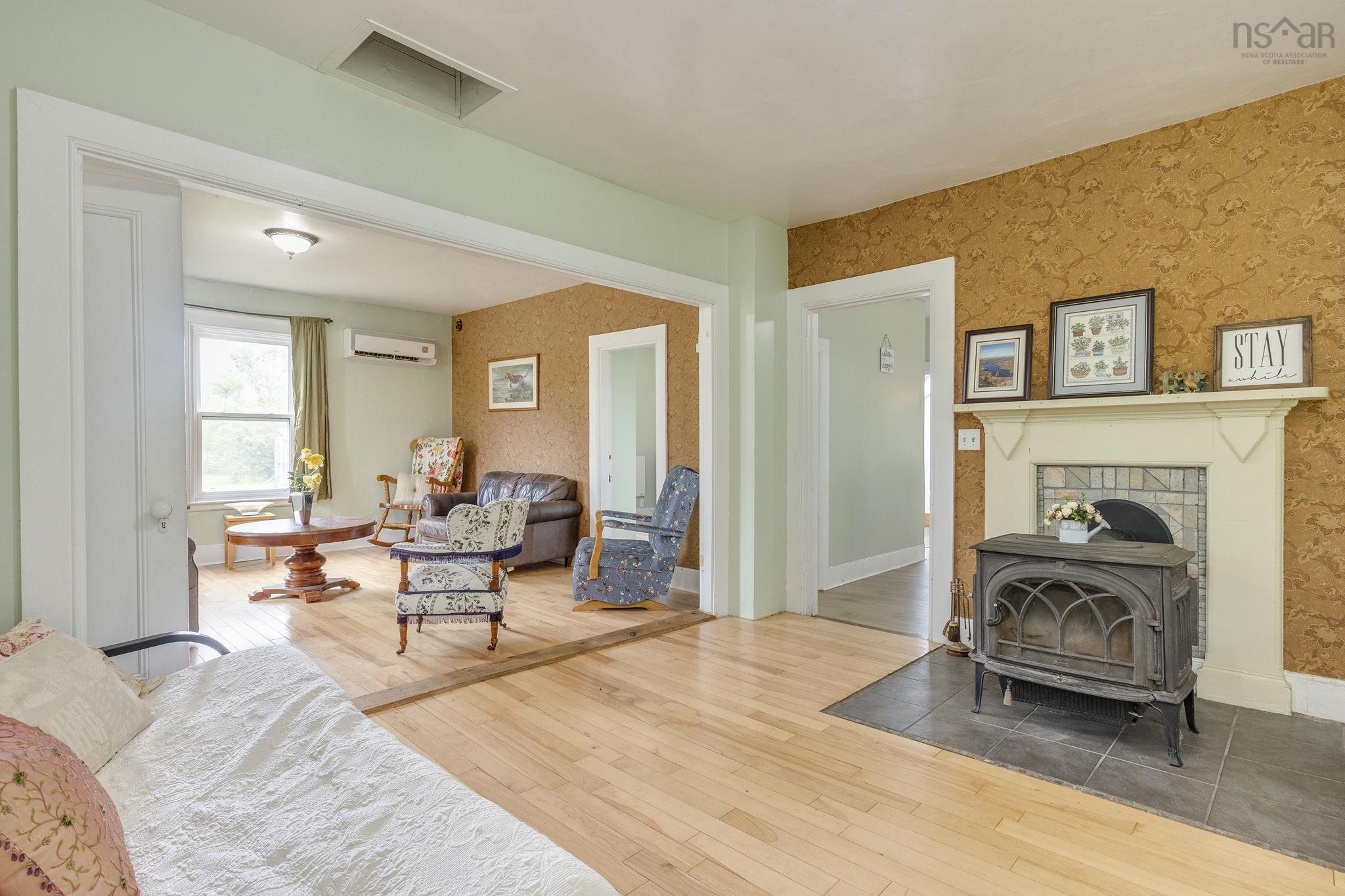 $419,900.00: 186 Hebb