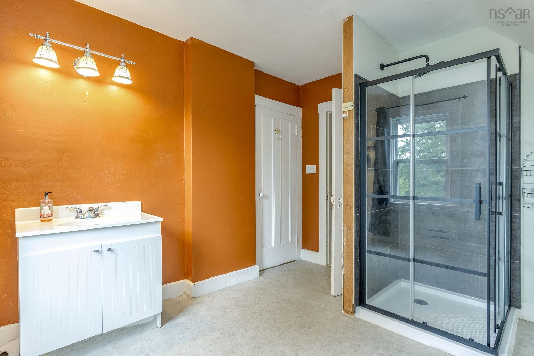 $419,900.00: 186 Hebb