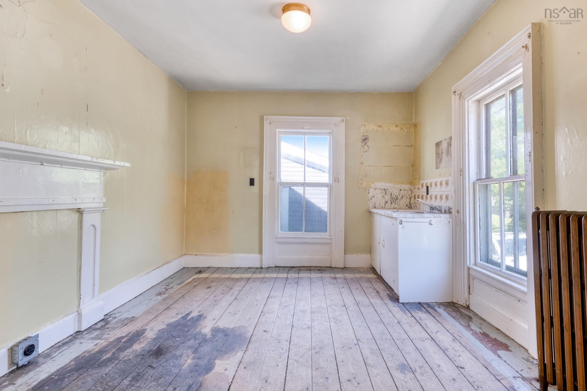 $549,000.00: 200 Montague Street, Lunenburg