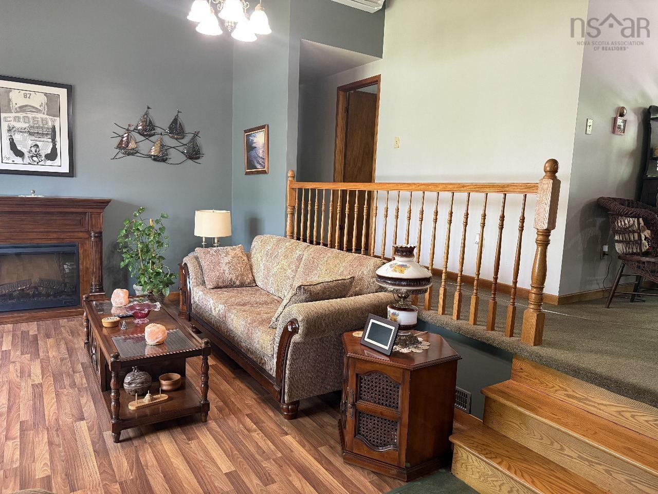 $599,900.00: 9041 14 Highway, Hardwood Lands