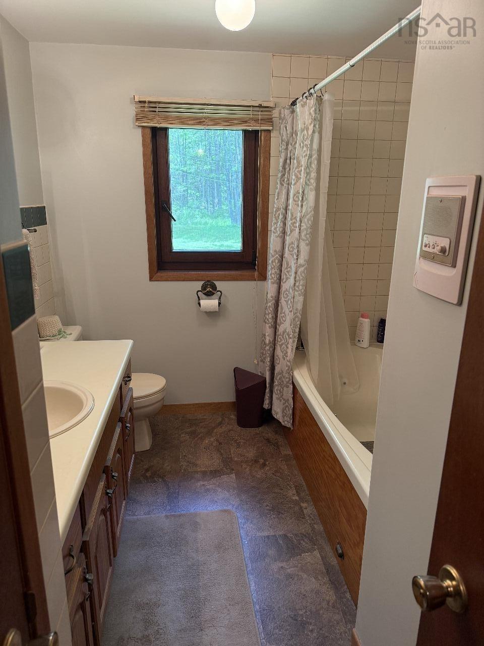 $599,900.00: 9041 14 Highway, Hardwood Lands