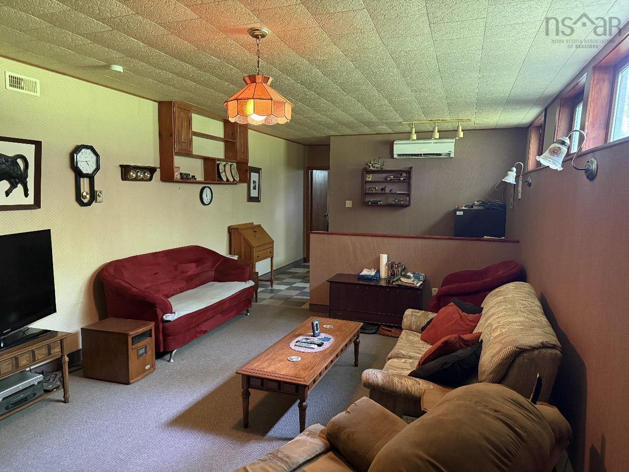 $599,900.00: 9041 14 Highway, Hardwood Lands