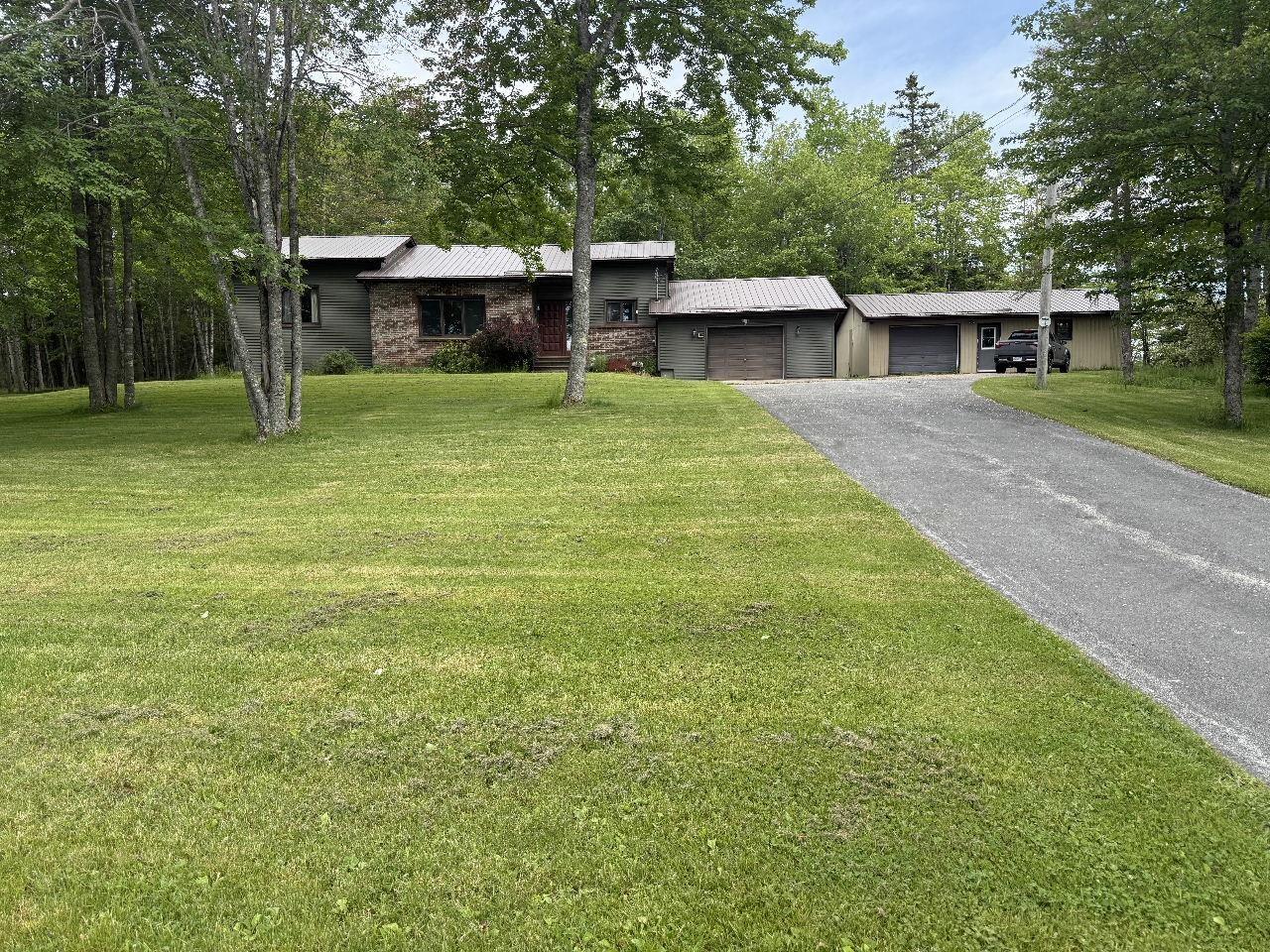 $599,900.00: 9041 14 Highway, Hardwood Lands