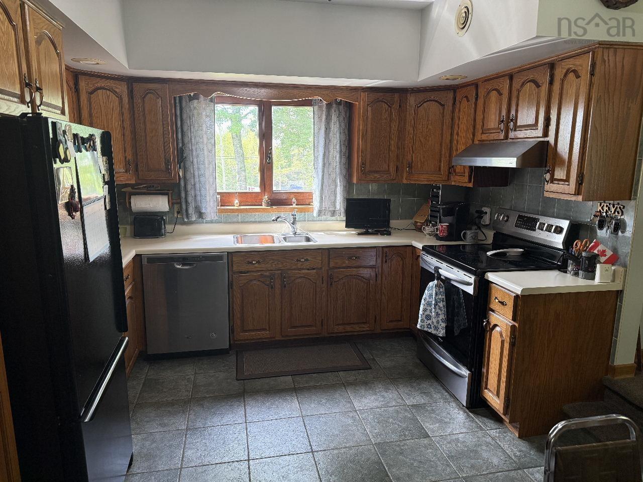 $599,900.00: 9041 14 Highway, Hardwood Lands