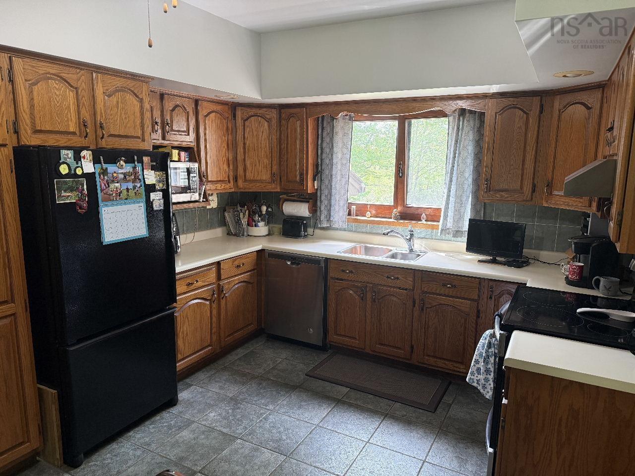 $599,900.00: 9041 14 Highway, Hardwood Lands