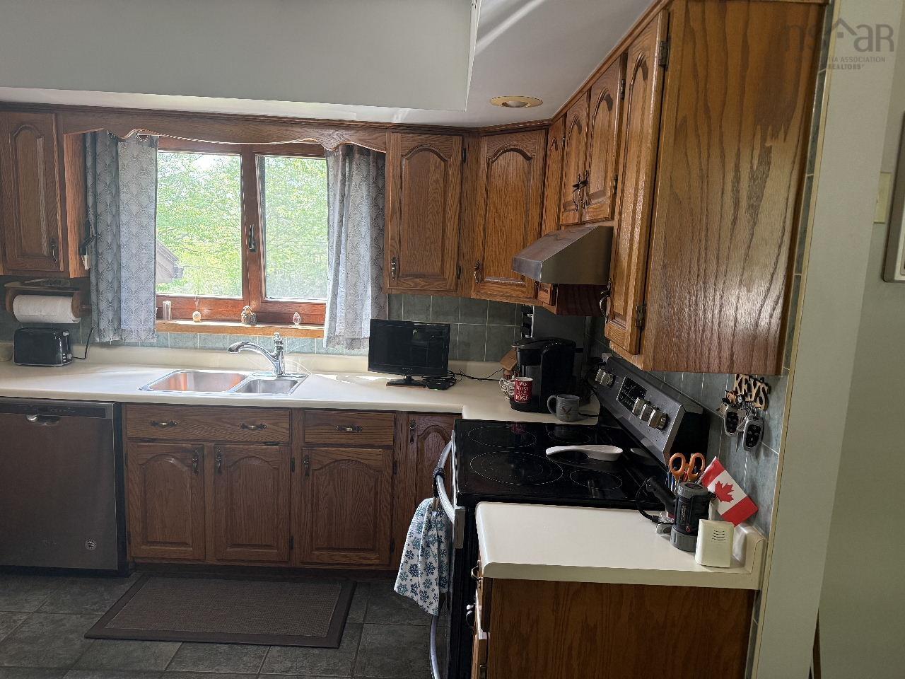 $599,900.00: 9041 14 Highway, Hardwood Lands