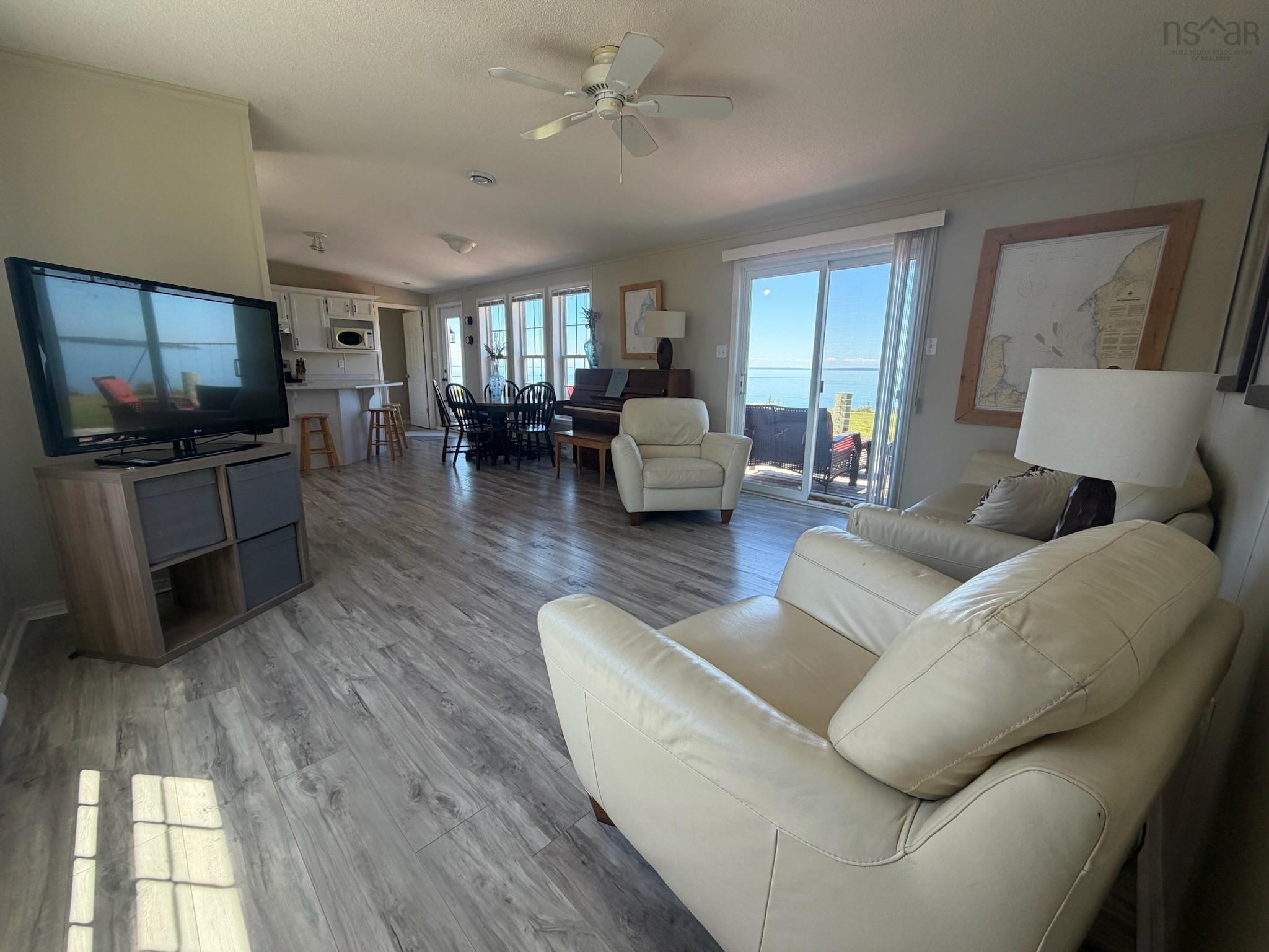 $450,000.00: 444 Shore Road, Harbourview