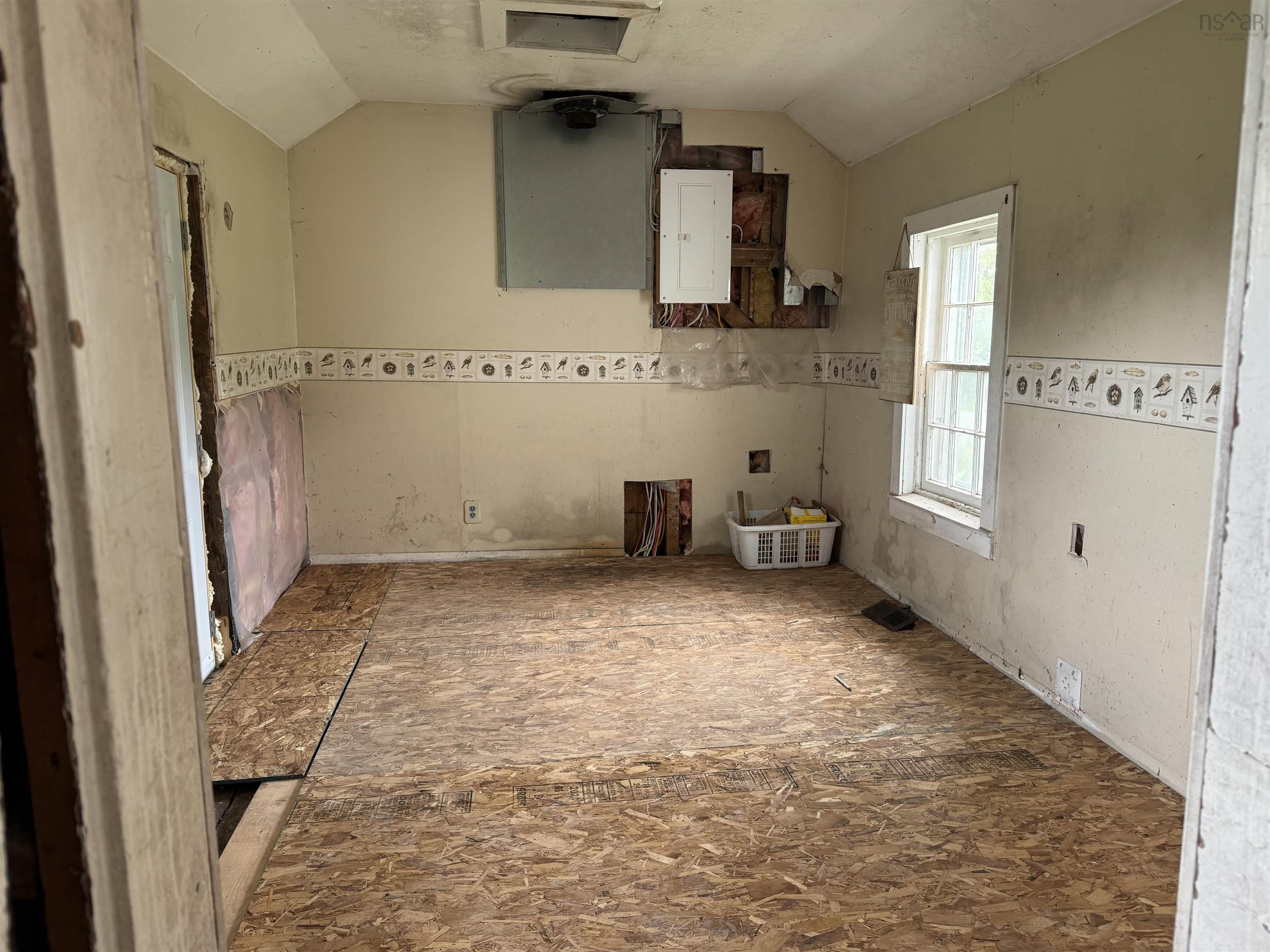 $149,900.00: 592 Highway 215, East Walton