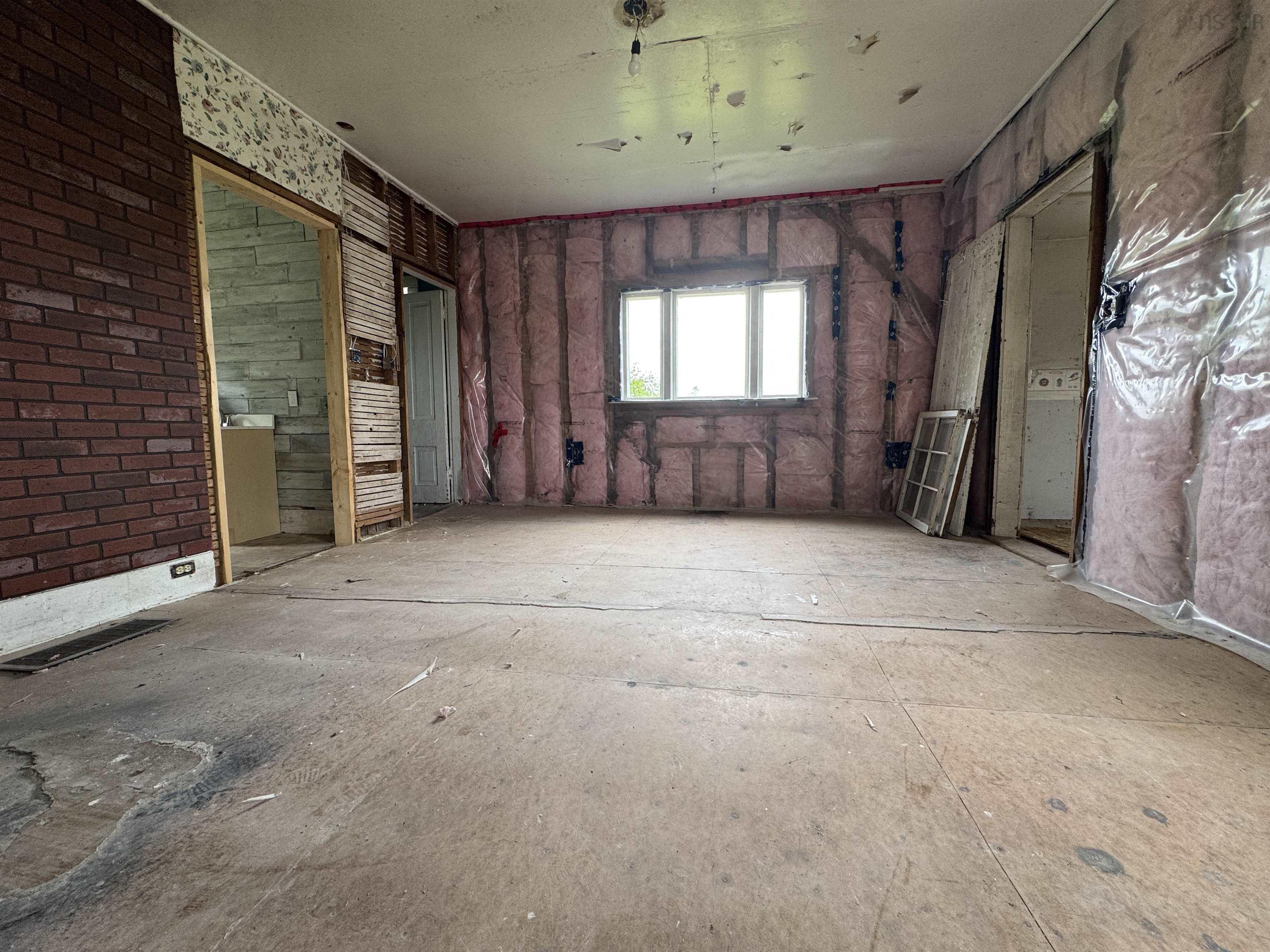 $149,900.00: 592 Highway 215, East Walton