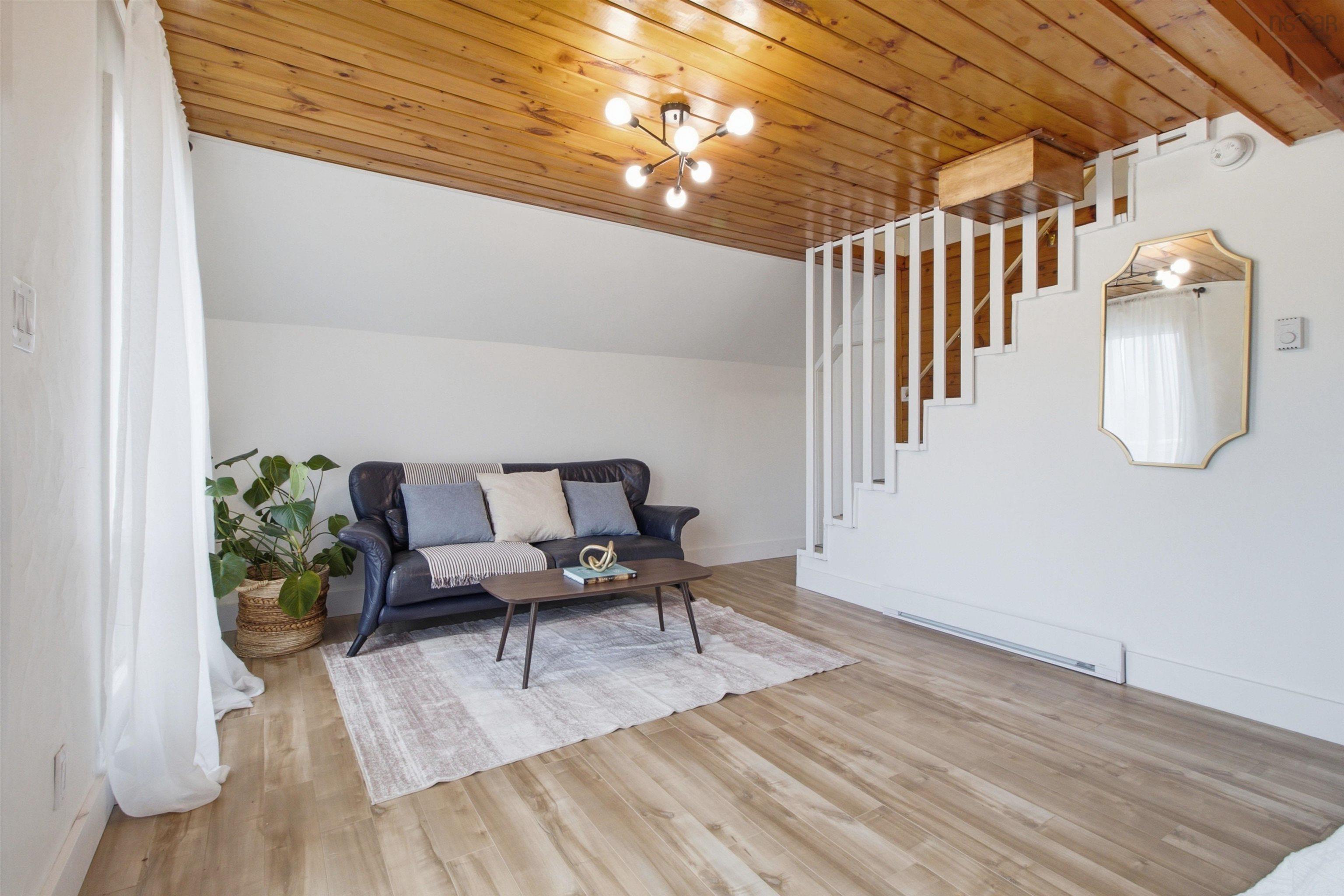 $369,900.00: 876 Highway 14 Highway, Upper Vaughan