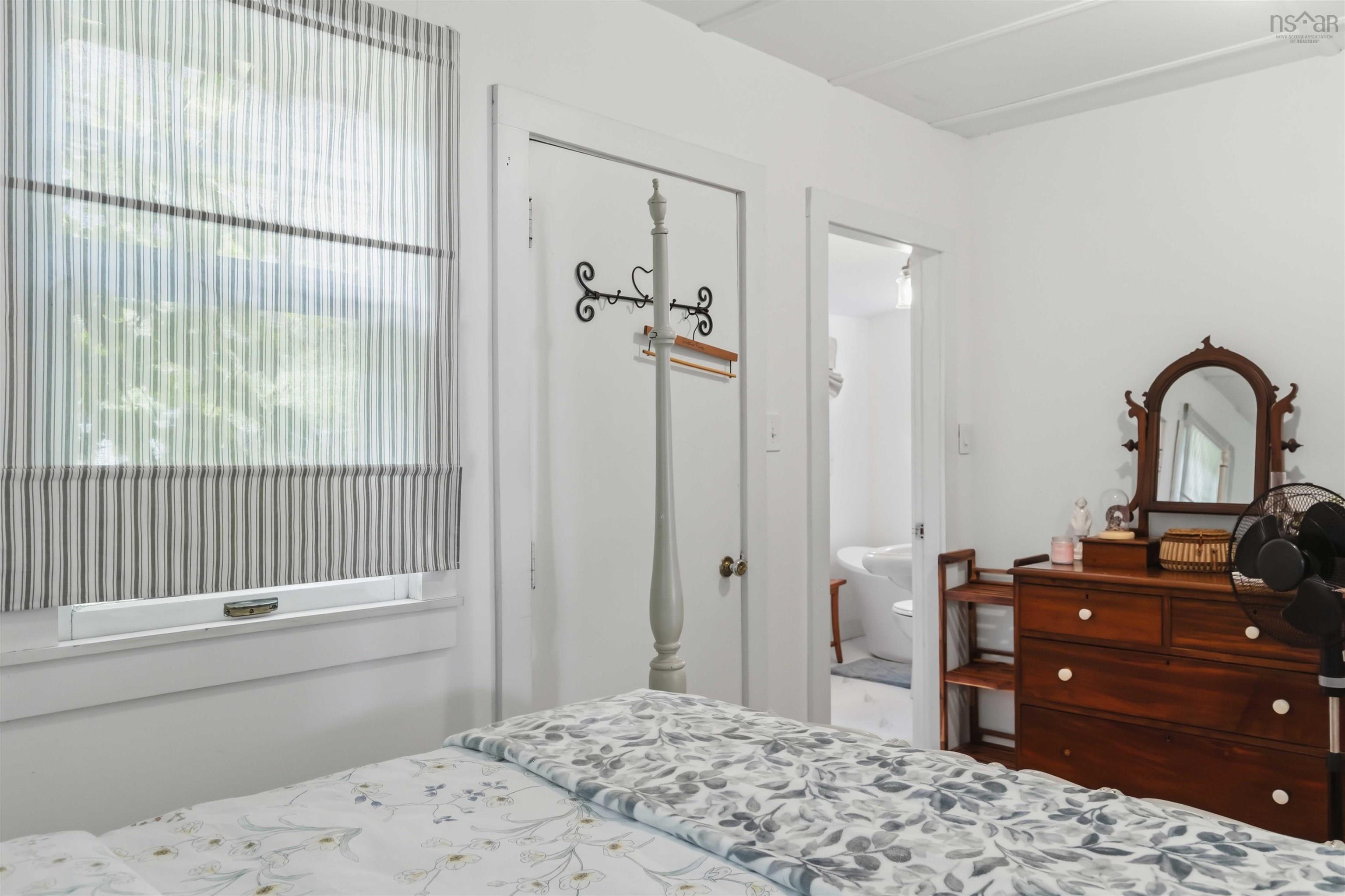 $249,000.00: 8 MERRYS Road, Morden
