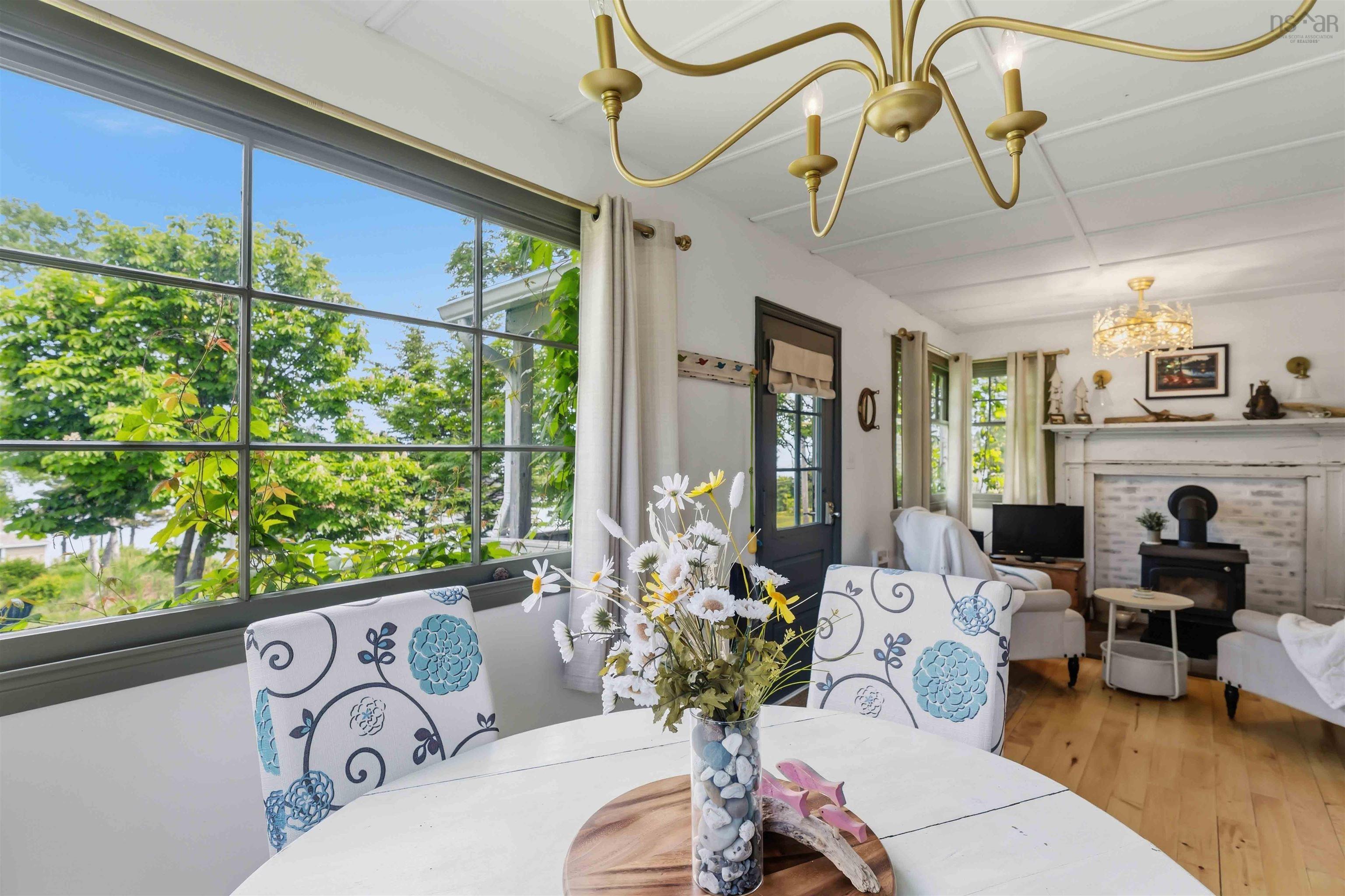 $249,000.00: 8 MERRYS Road, Morden