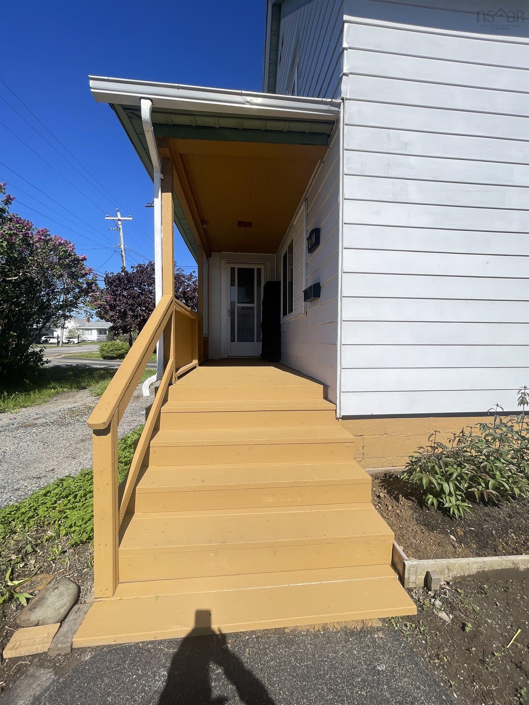 $228,800.00: 4351 New Waterford Highway, New Waterford