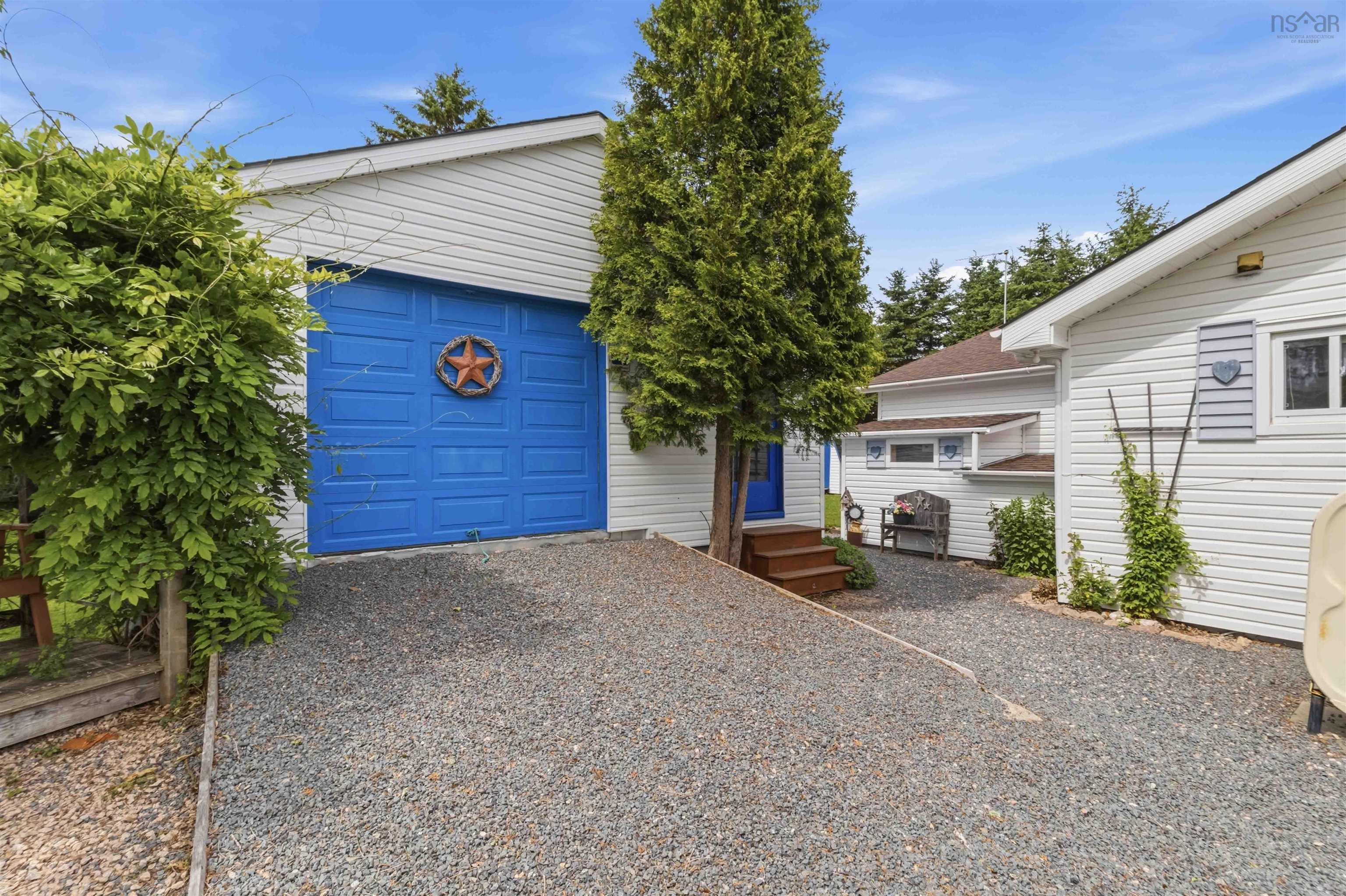 $325,000.00: 1091 RIDGE Road, Falkland Ridge