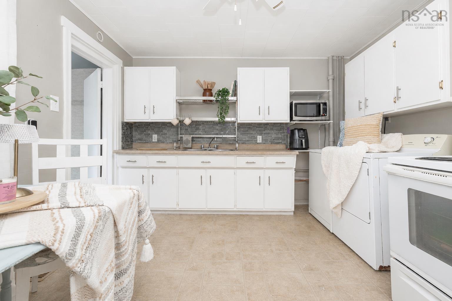 $184,000.00: 32 Richmond Street, Sydney
