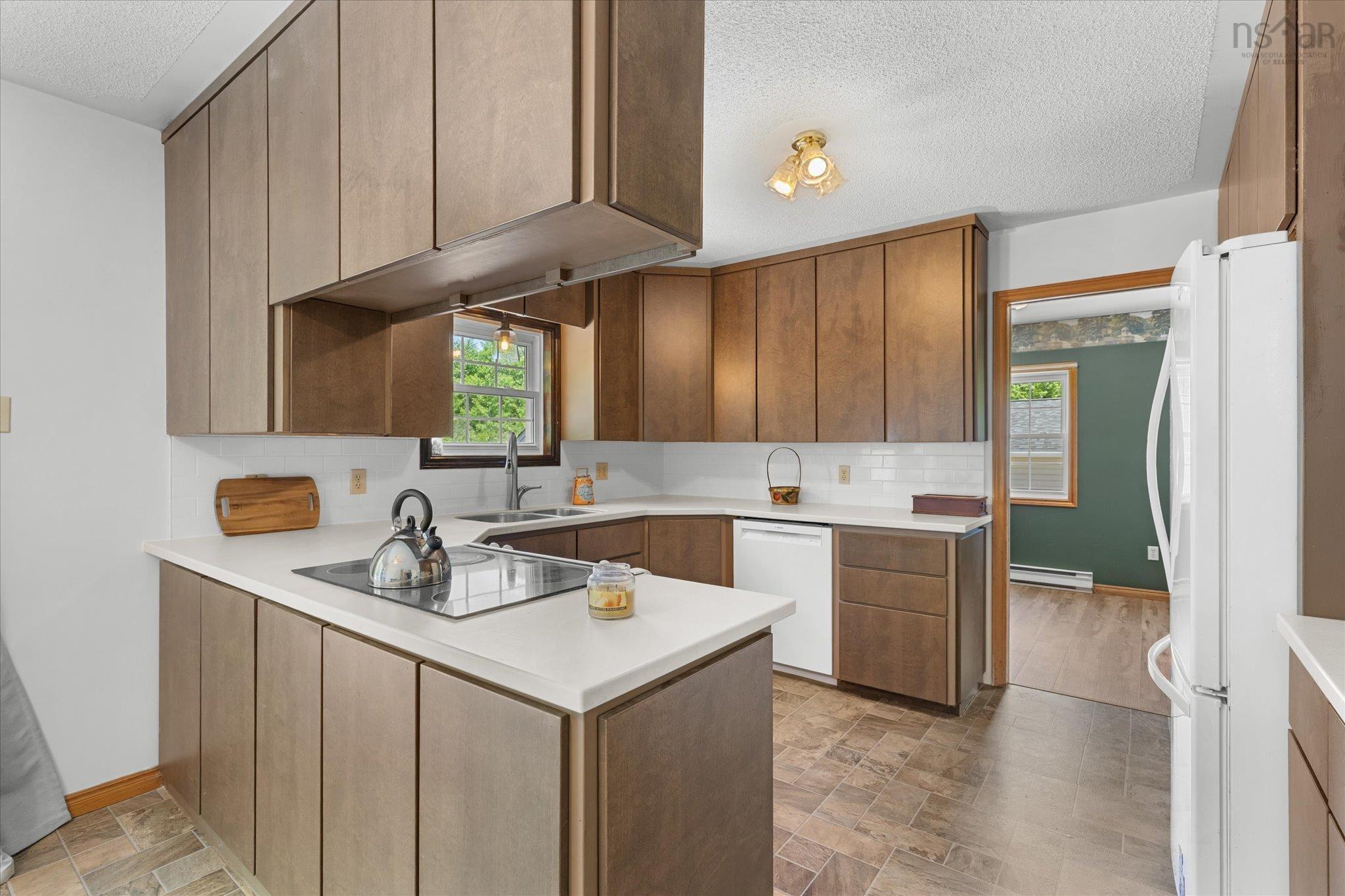 $574,900.00: 706 Highway 325, Blockhouse