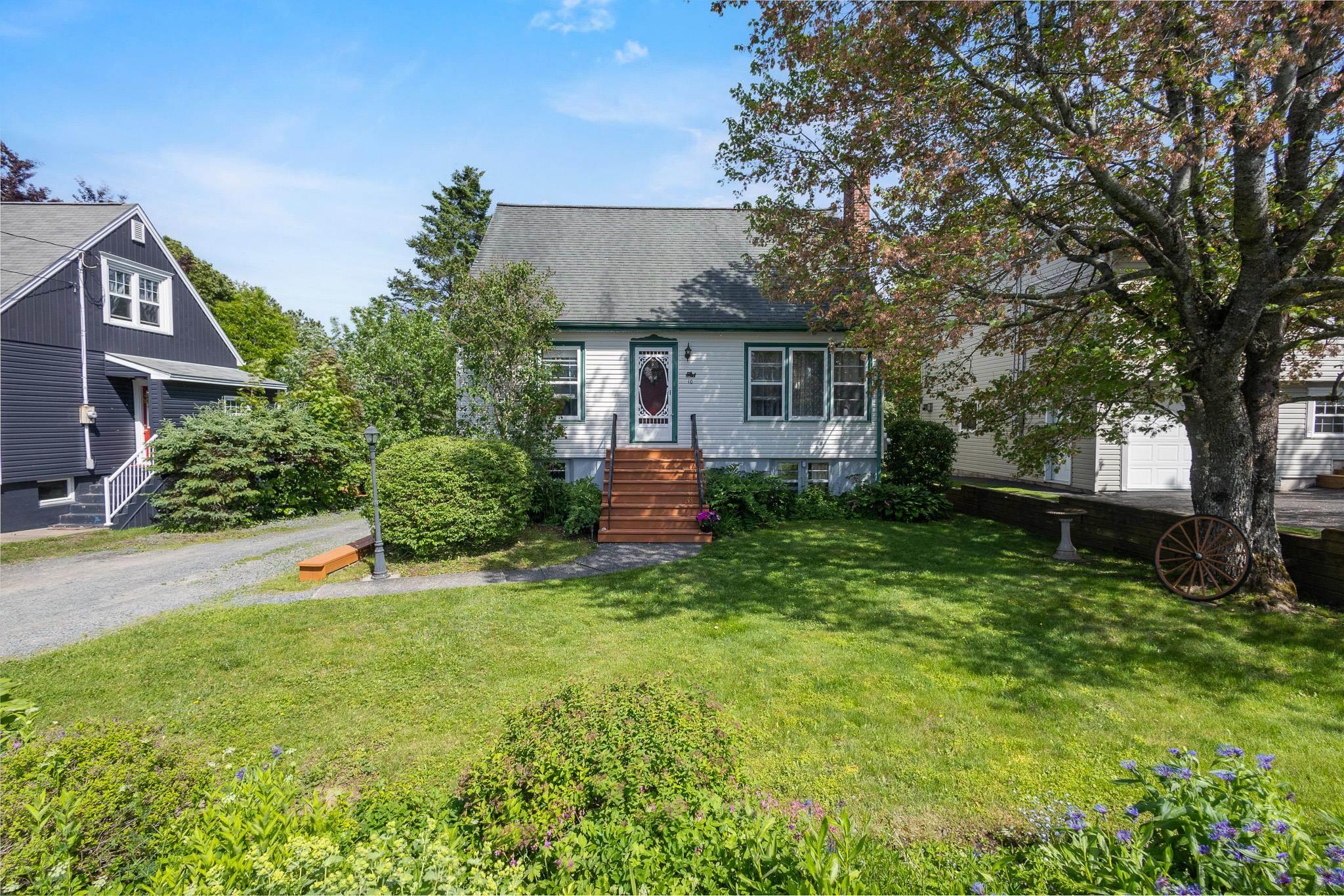 10 Parkdale Avenue, Timberlea, NS (MLS® 202615007) | Timberlea Real Estate | RE/MAX Halifax