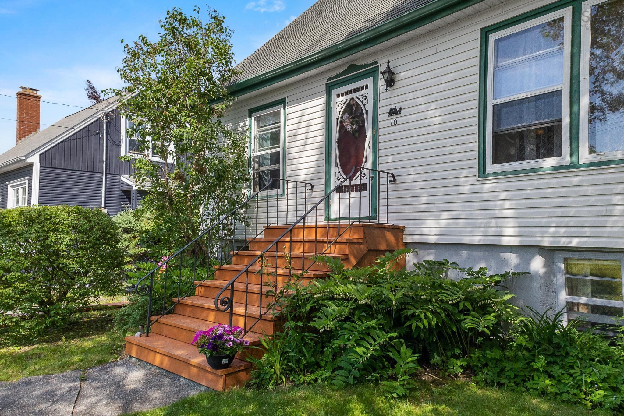 $515,000.00: 10 Parkdale Avenue, Timberlea