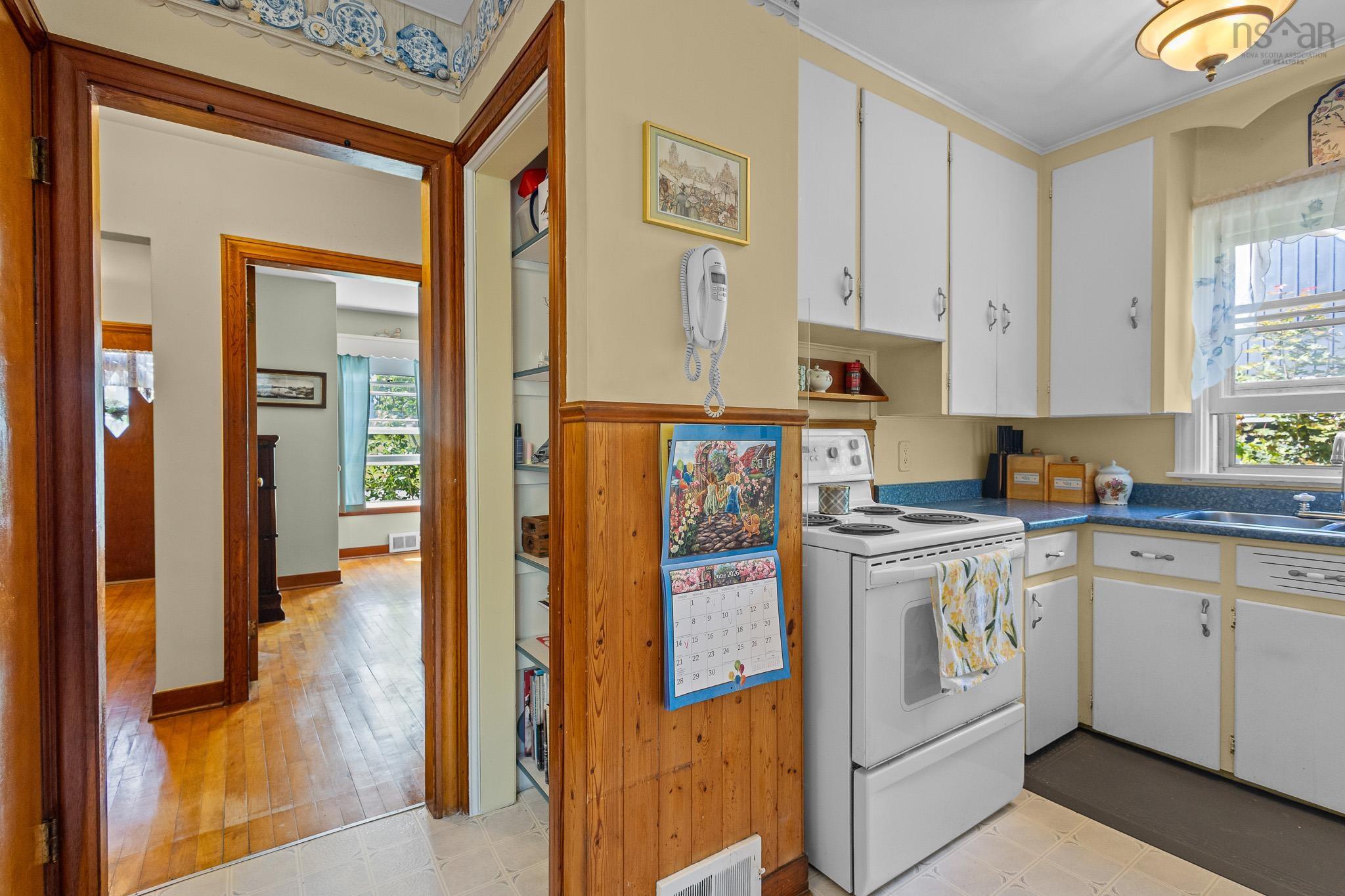$515,000.00: 10 Parkdale Avenue, Timberlea