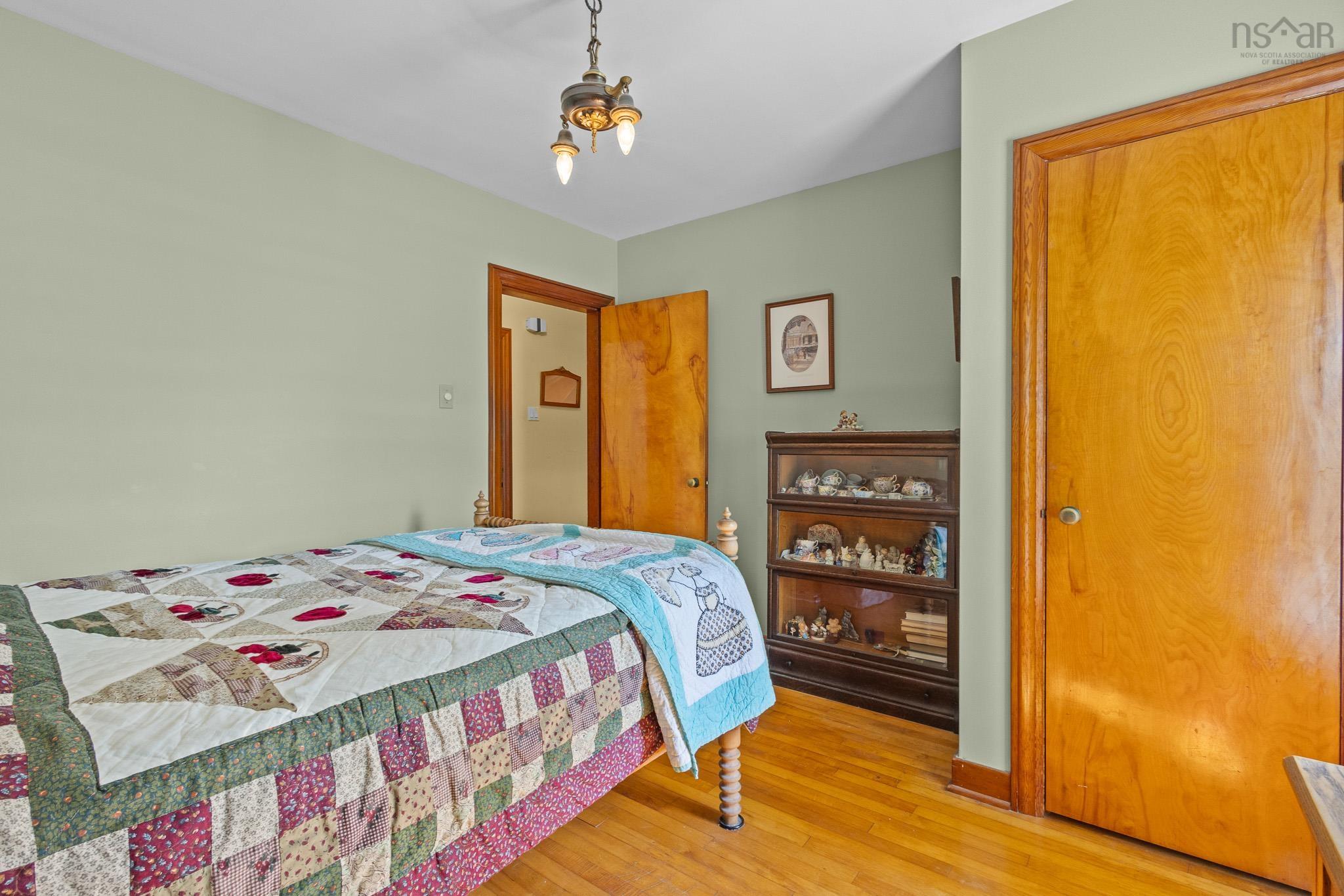 $515,000.00: 10 Parkdale Avenue, Timberlea