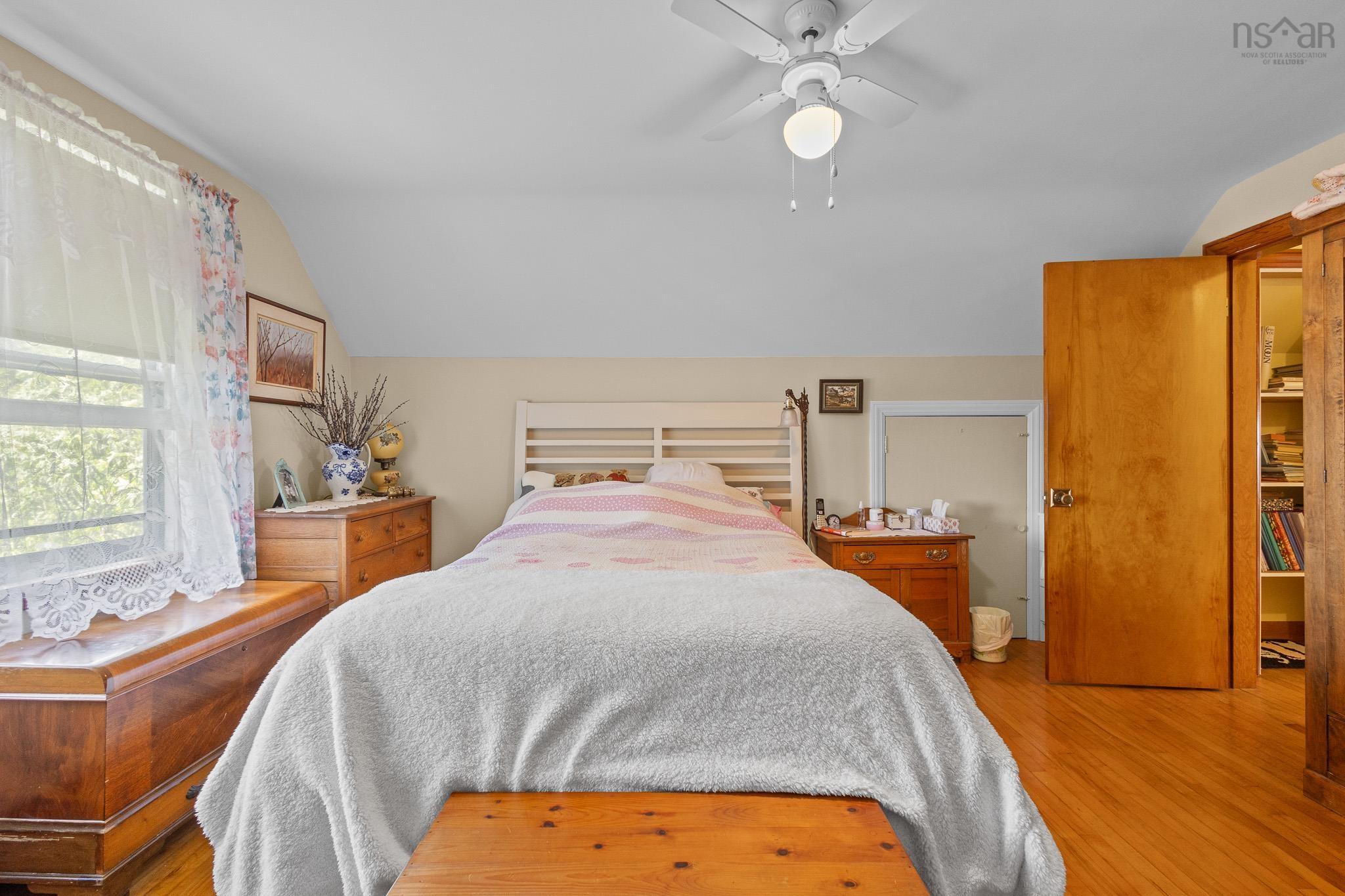 $515,000.00: 10 Parkdale Avenue, Timberlea