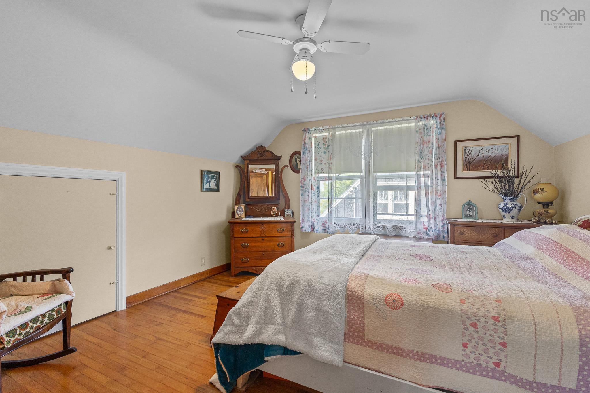 $515,000.00: 10 Parkdale Avenue, Timberlea