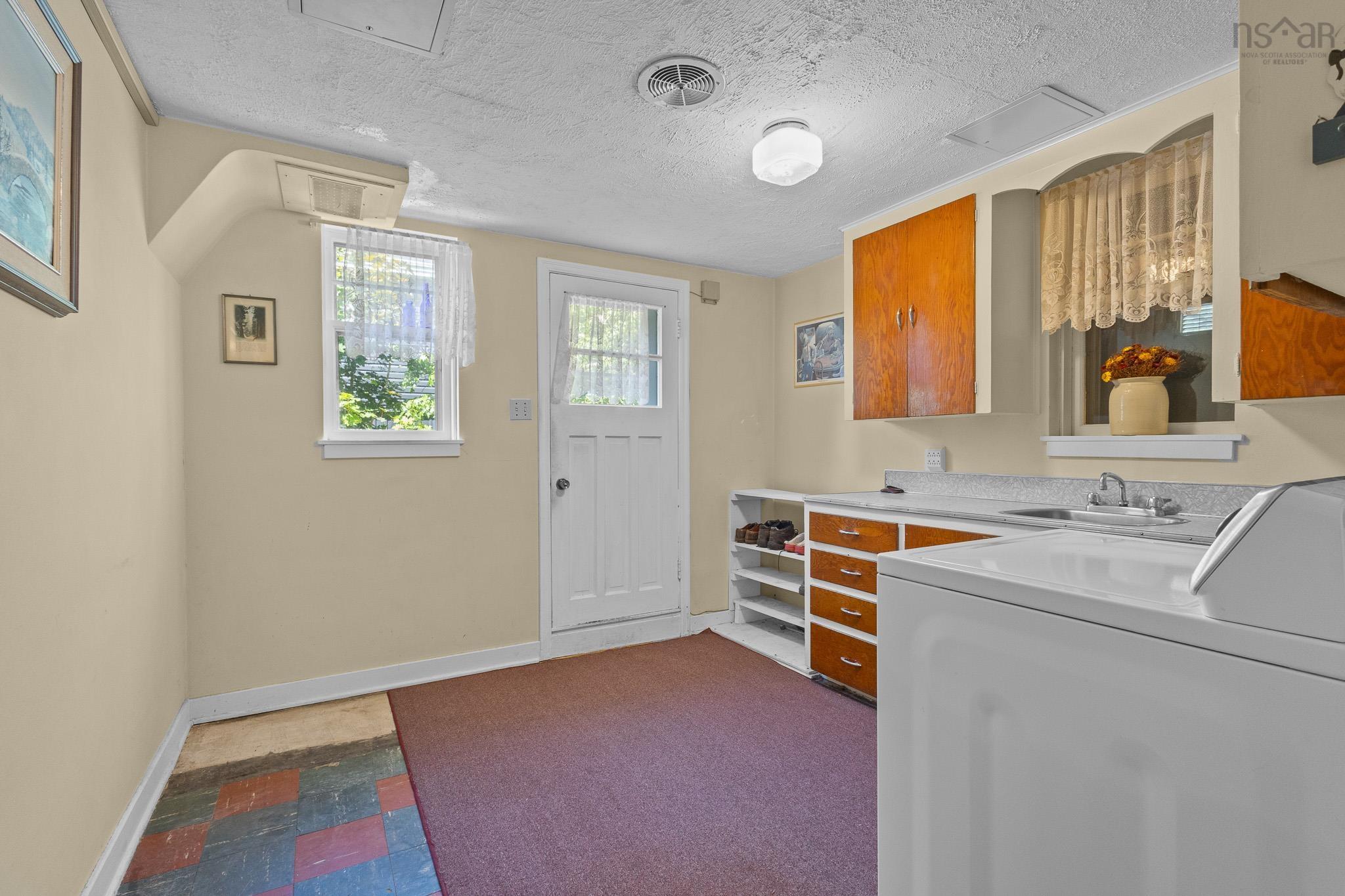 $515,000.00: 10 Parkdale Avenue, Timberlea