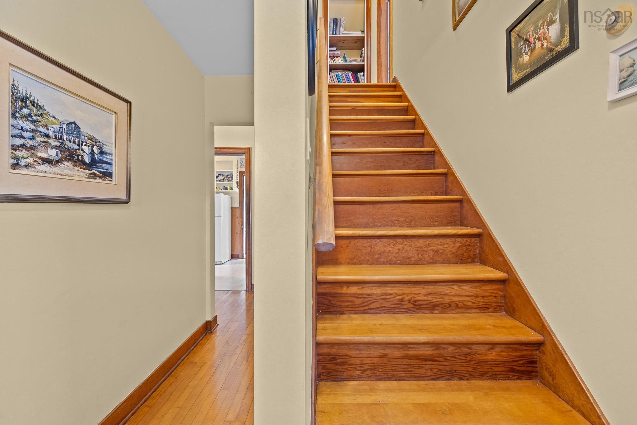 $515,000.00: 10 Parkdale Avenue, Timberlea