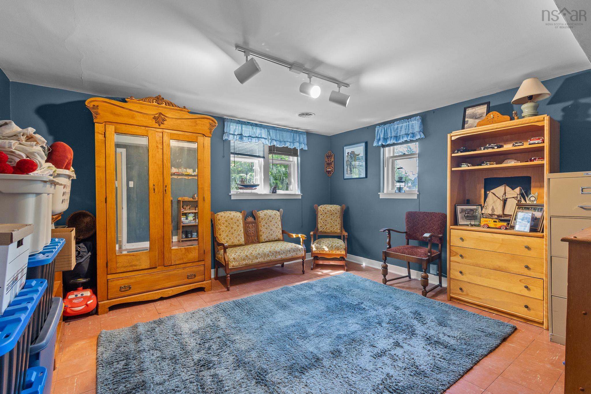 $515,000.00: 10 Parkdale Avenue, Timberlea