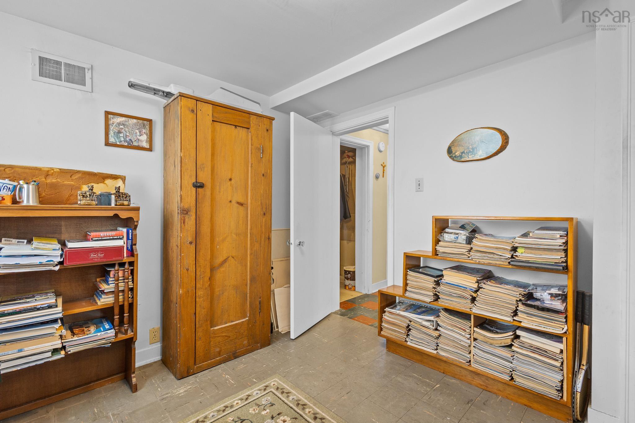 $515,000.00: 10 Parkdale Avenue, Timberlea
