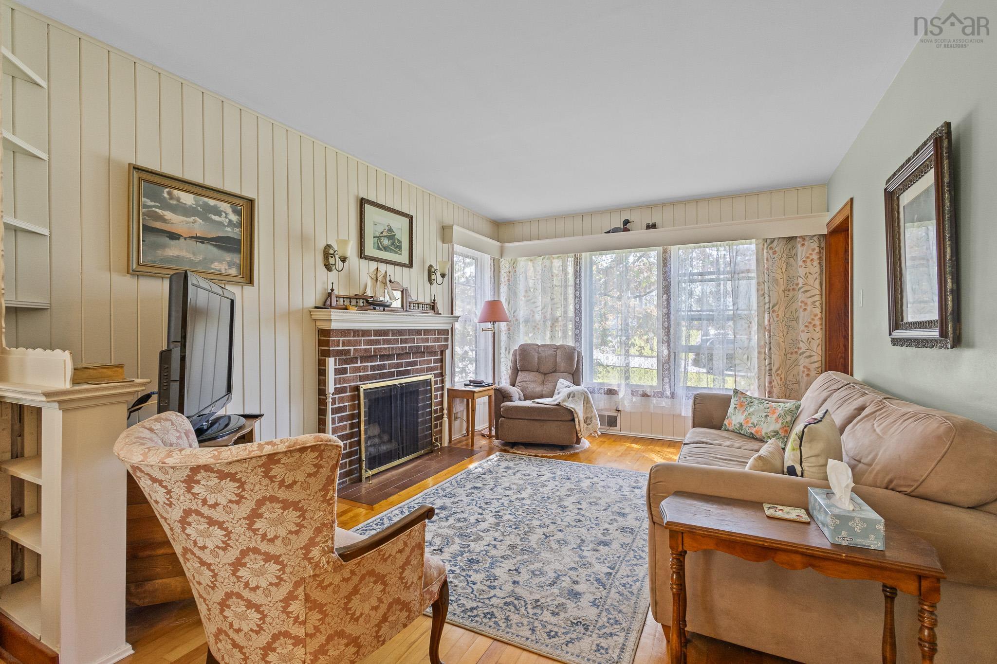 $515,000.00: 10 Parkdale Avenue, Timberlea