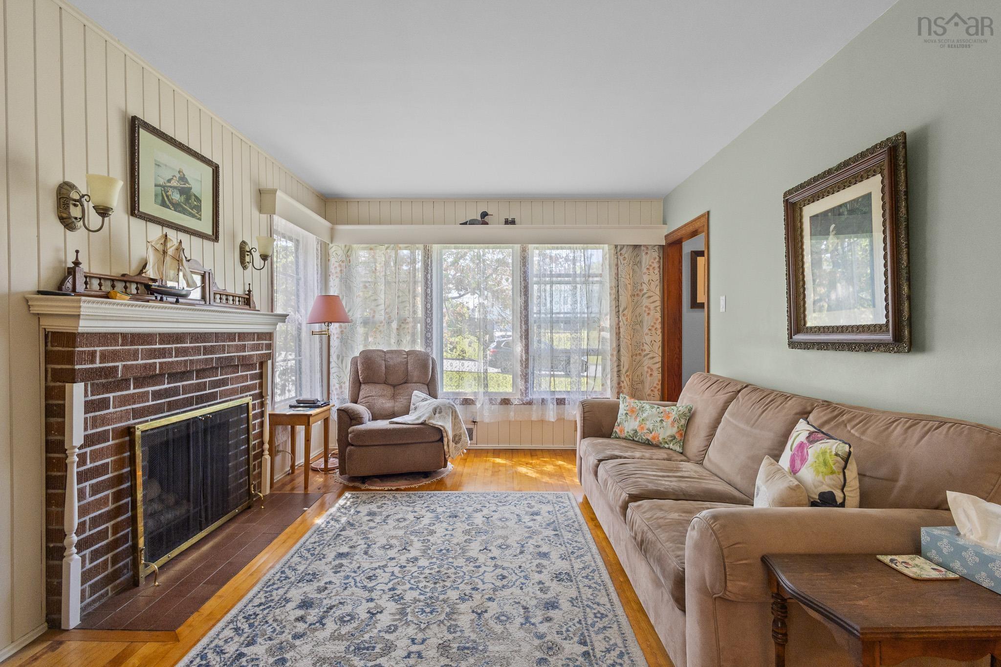 $515,000.00: 10 Parkdale Avenue, Timberlea